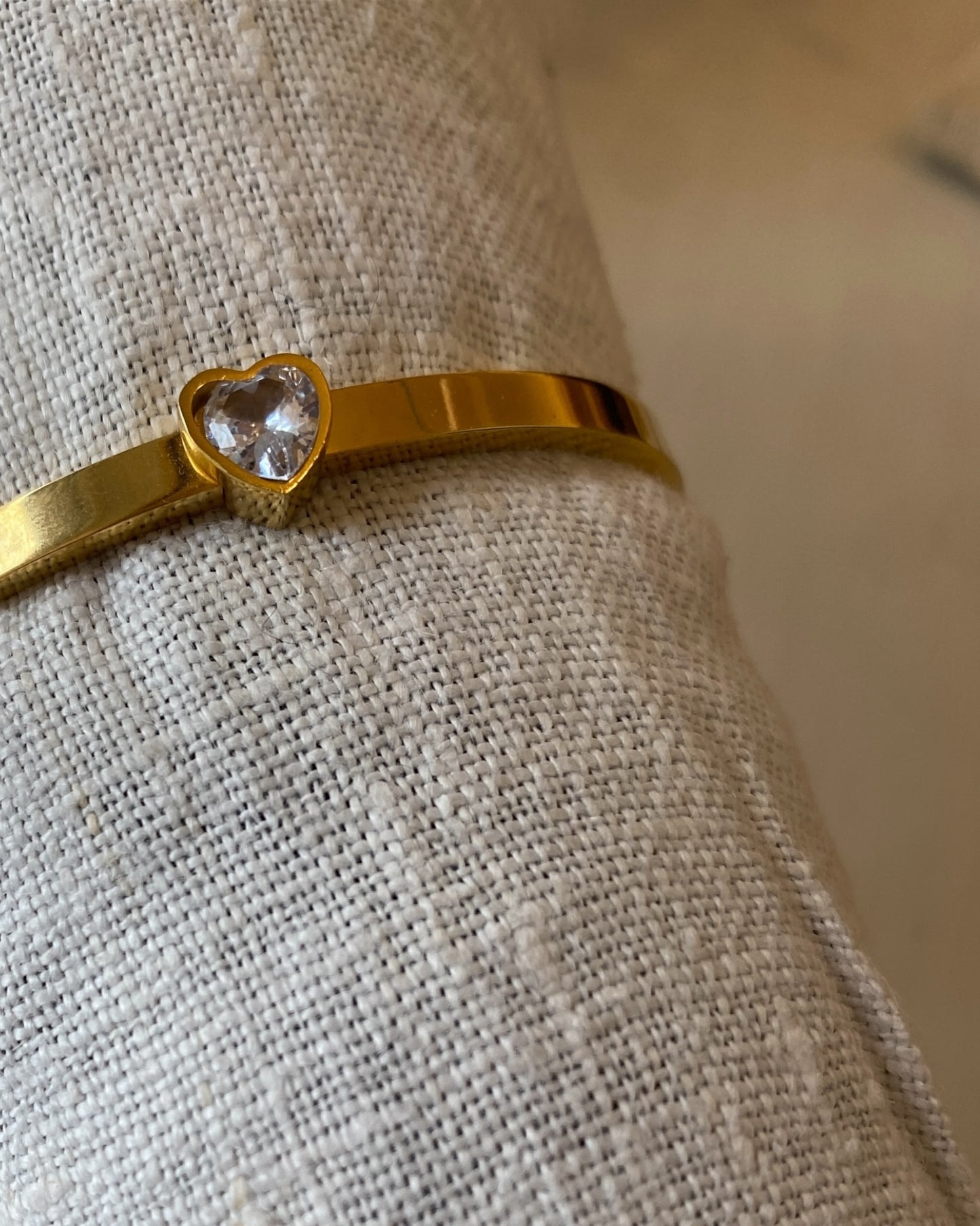 Bracciale rigido con cuore CLOEL