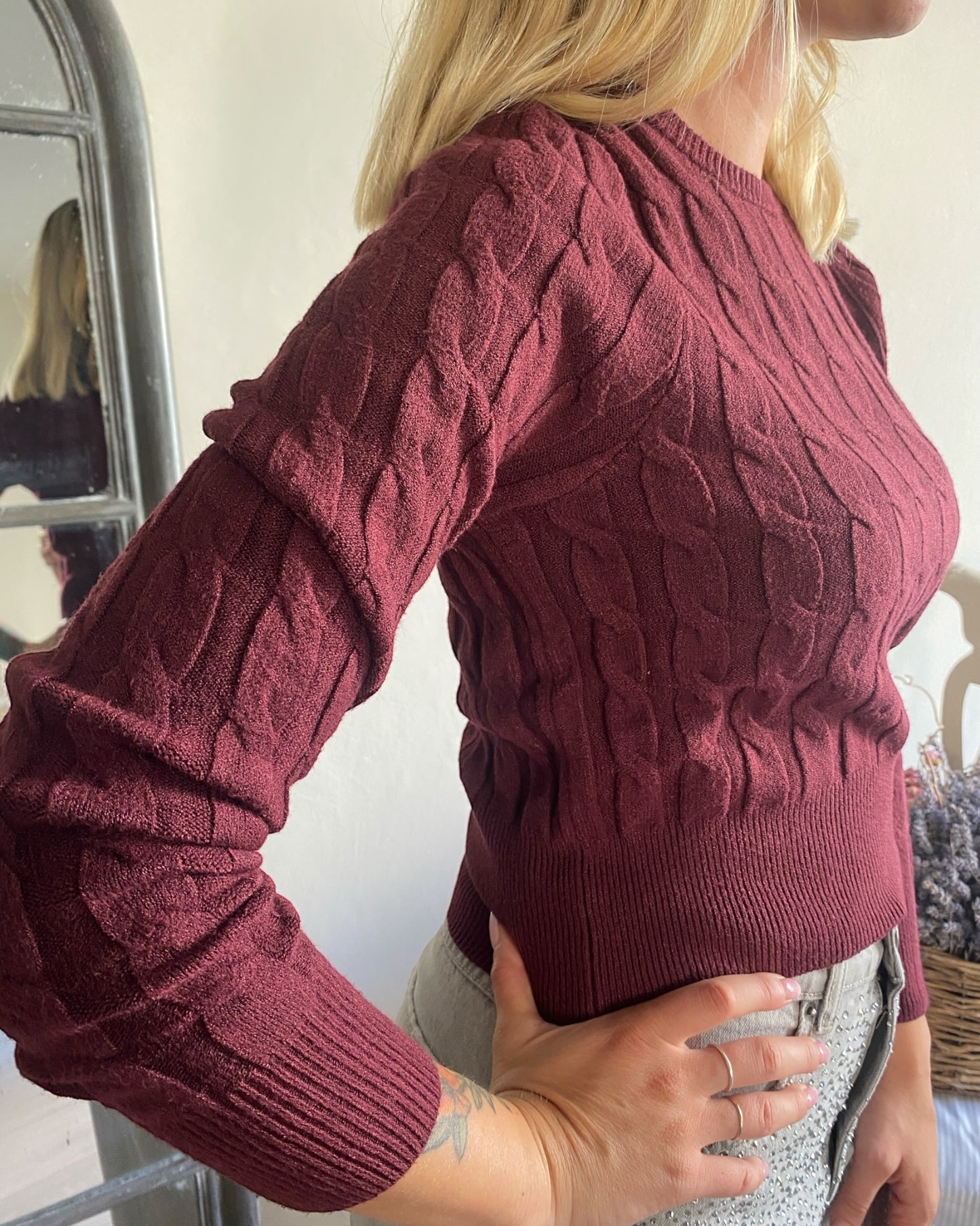 Maglione con trecce e bottone gioiello sul retro art.72187 TENSIONE IN
