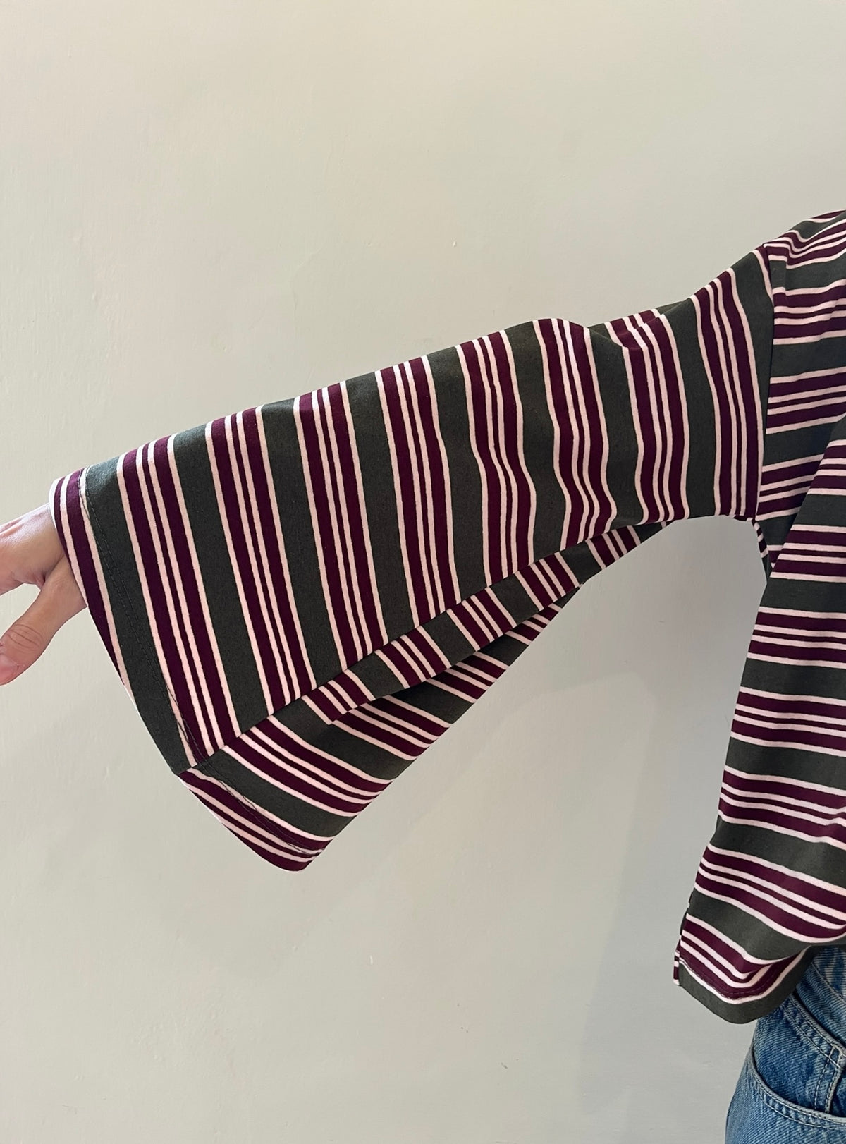 T-shirt a righe con manica ampia