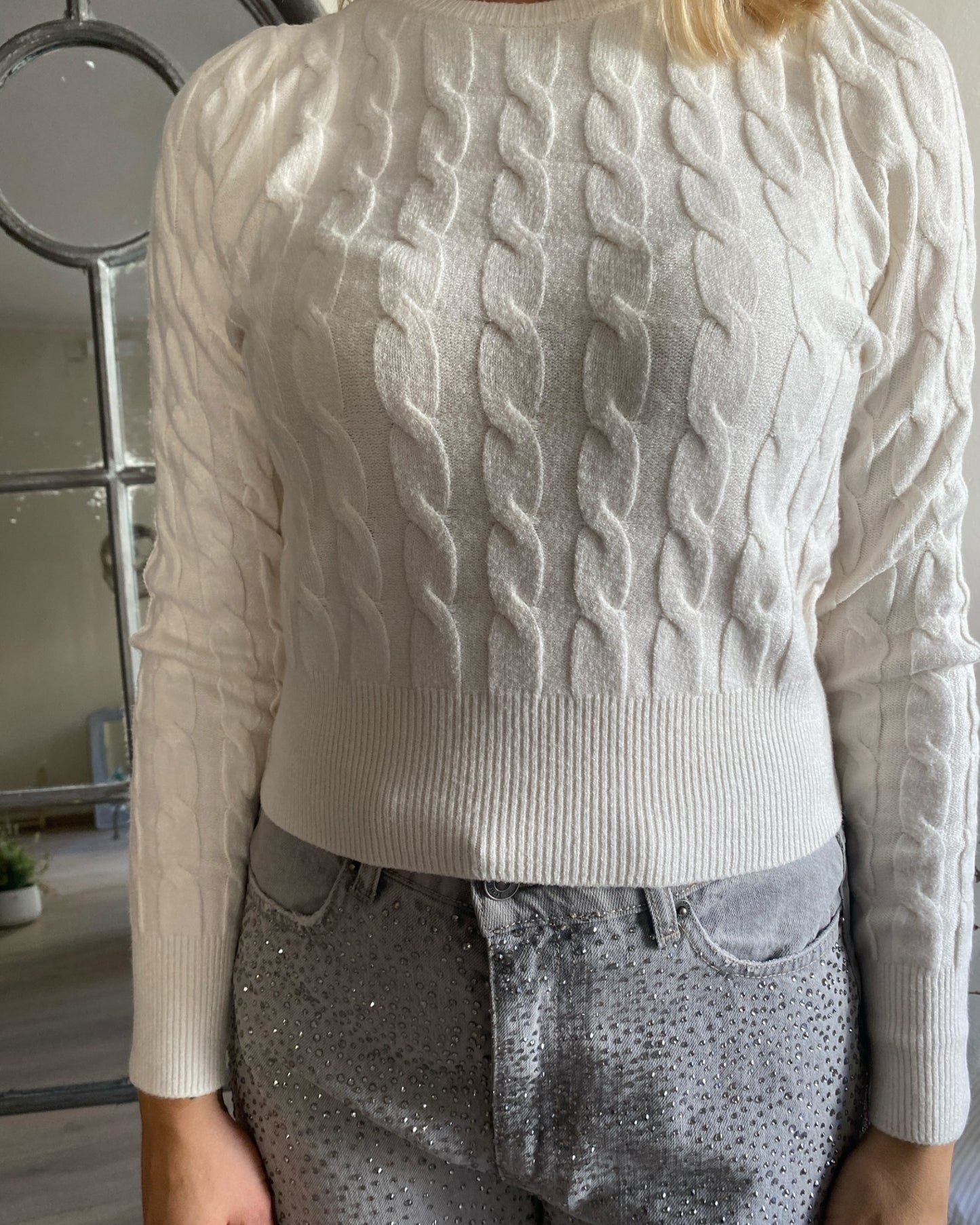 Maglione con trecce e bottone gioiello sul retro art.72187 TENSIONE IN