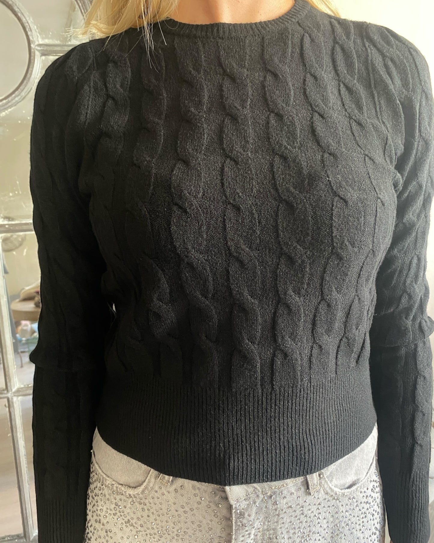 Maglione con trecce e bottone gioiello sul retro art.72187 TENSIONE IN