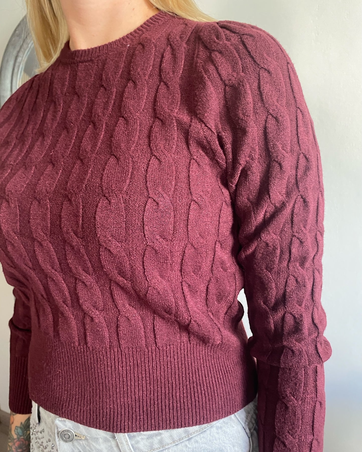 Maglione con trecce e bottone gioiello sul retro art.72187 TENSIONE IN