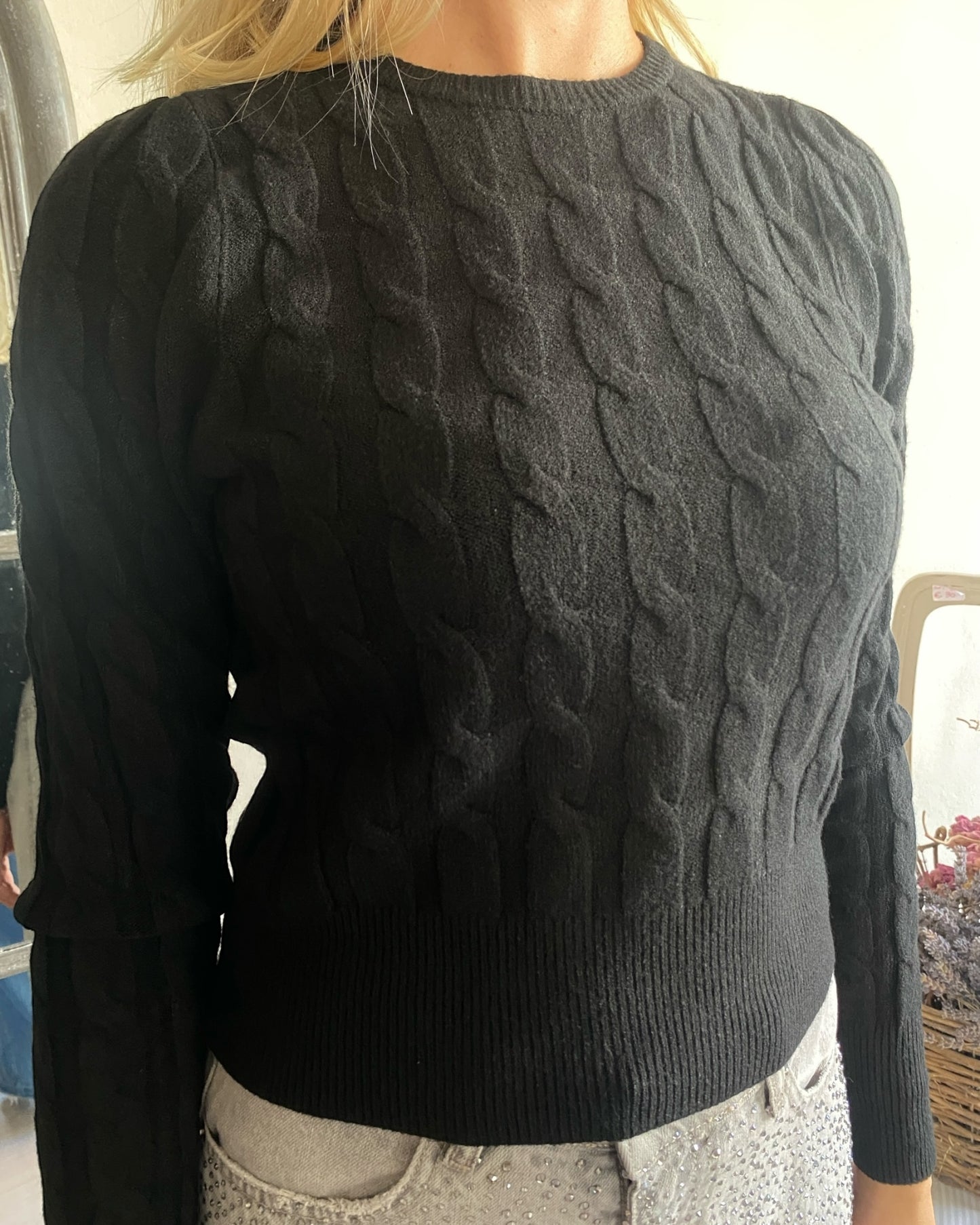 Maglione con trecce e bottone gioiello sul retro art.72187 TENSIONE IN
