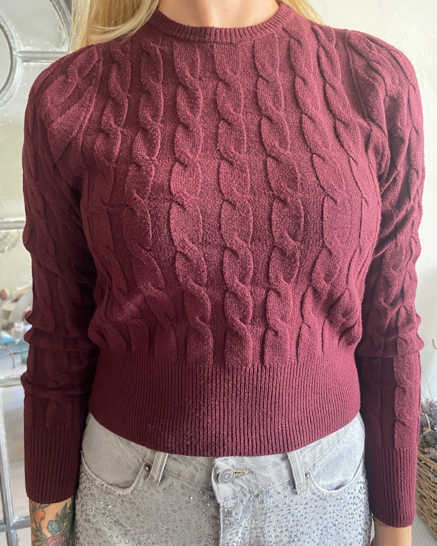 Maglione con trecce e bottone gioiello sul retro art.72187 TENSIONE IN