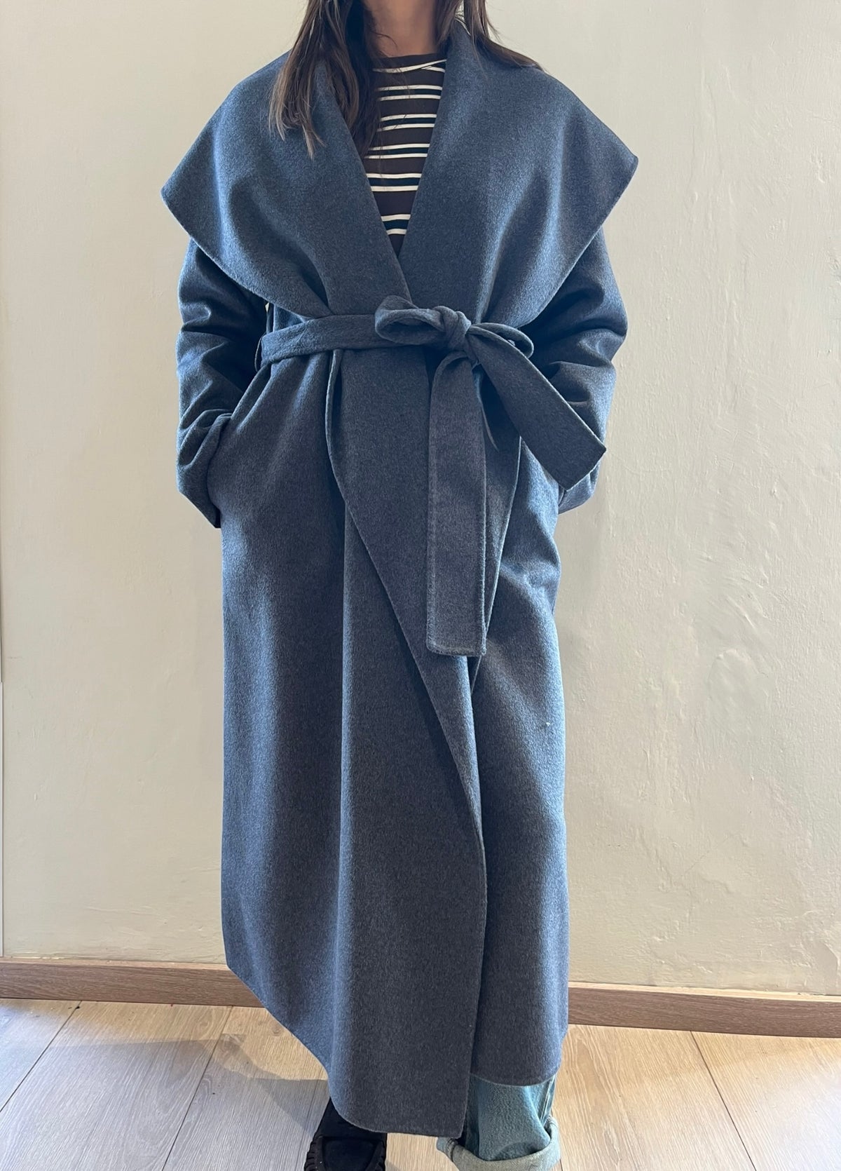 Cappotto con collo ampio e cinta art.TAC0008 VICOLO