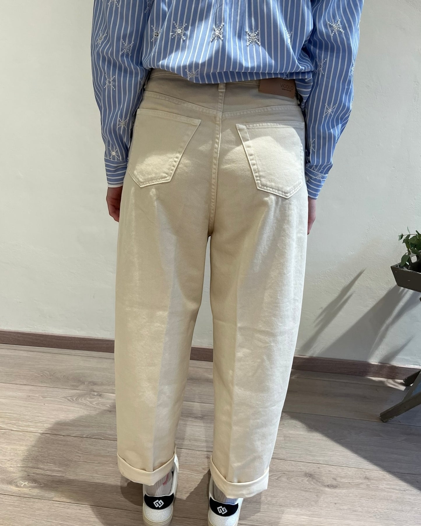 Jeans LAILA modello baggy art DAB5225 VICOLO