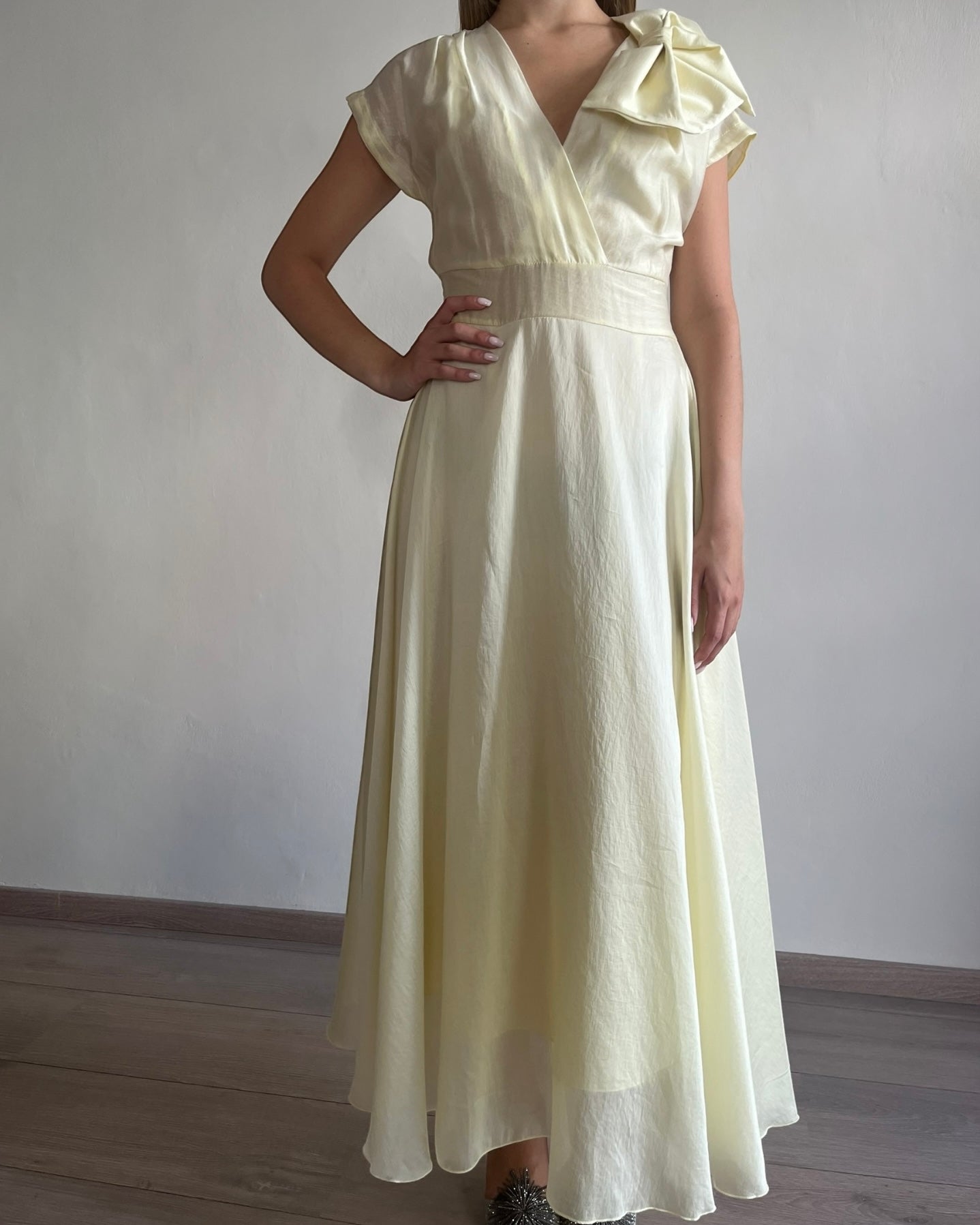 Abito con fiocco e scollo V art. A30065MO MOTEL