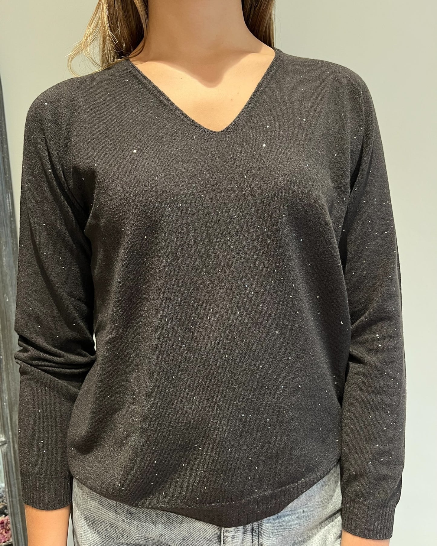 Maglia con scollo a V e micro paillettes art.L129YB FARUTI Lola di Sandro ferrone
