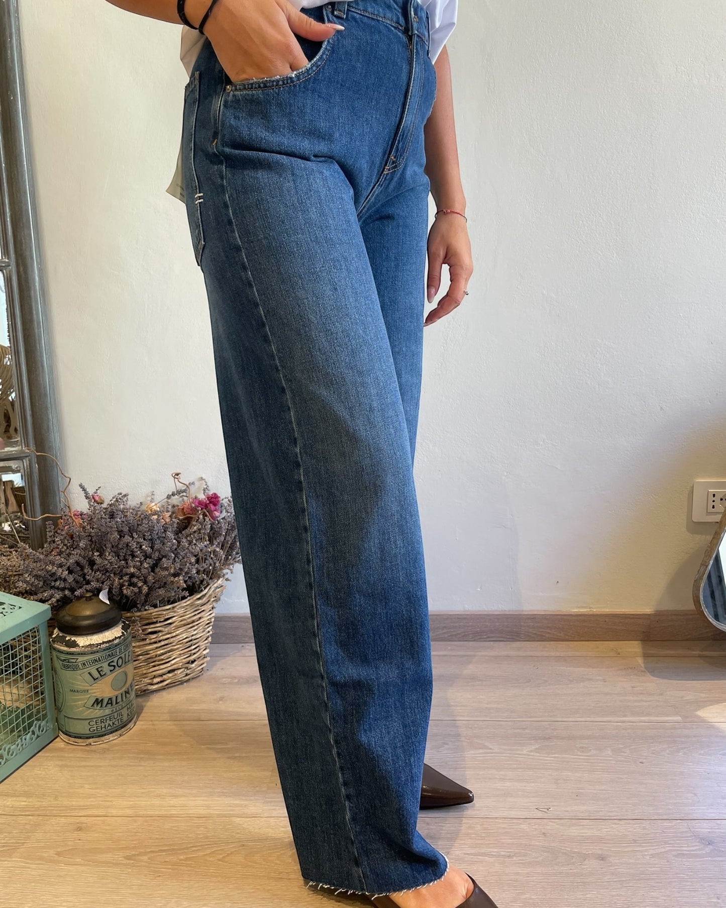 Jeans baggy taglio vivo art. MIA VICOLO
