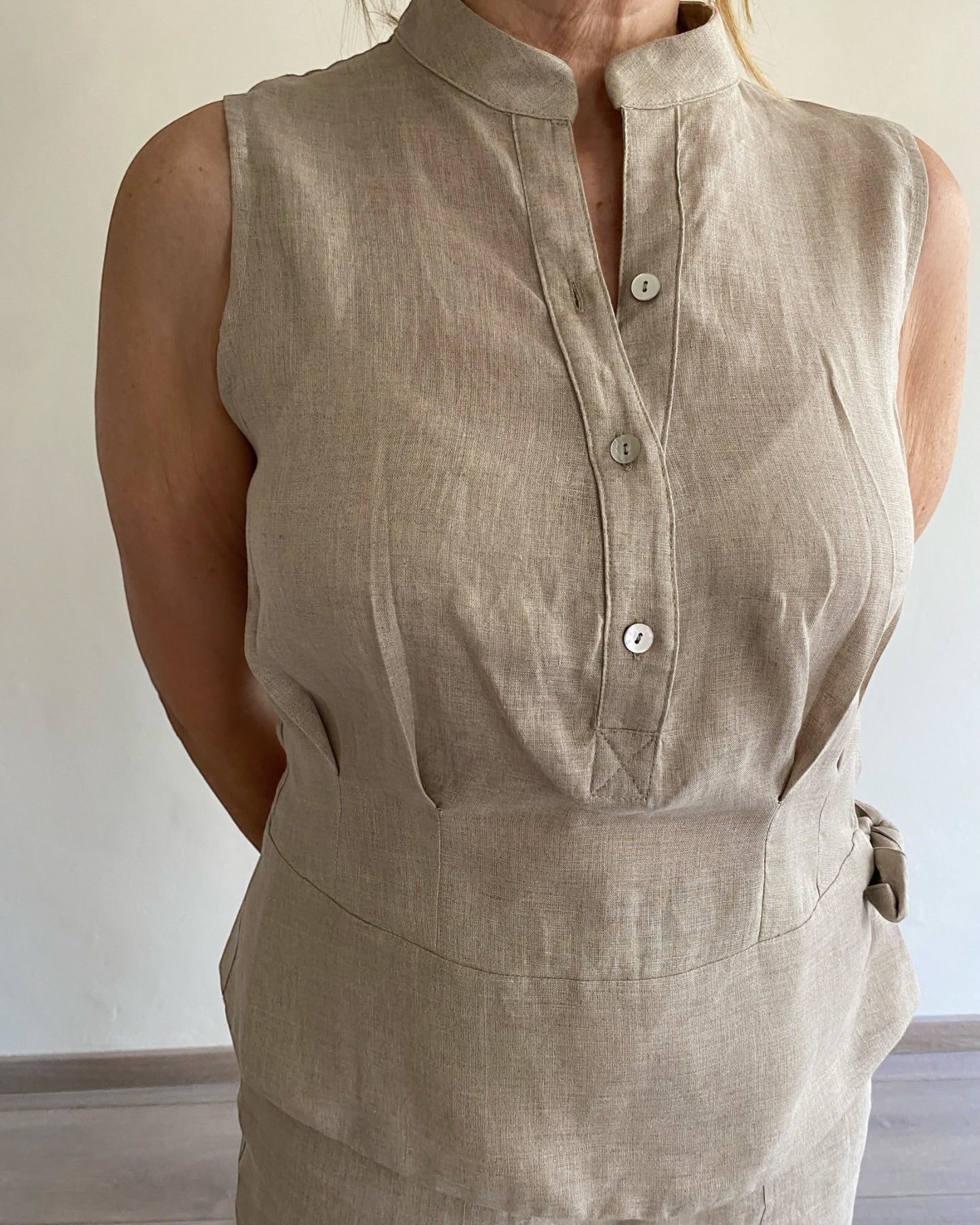 Top smanicato con nodo laterale MIA CENTOLINO