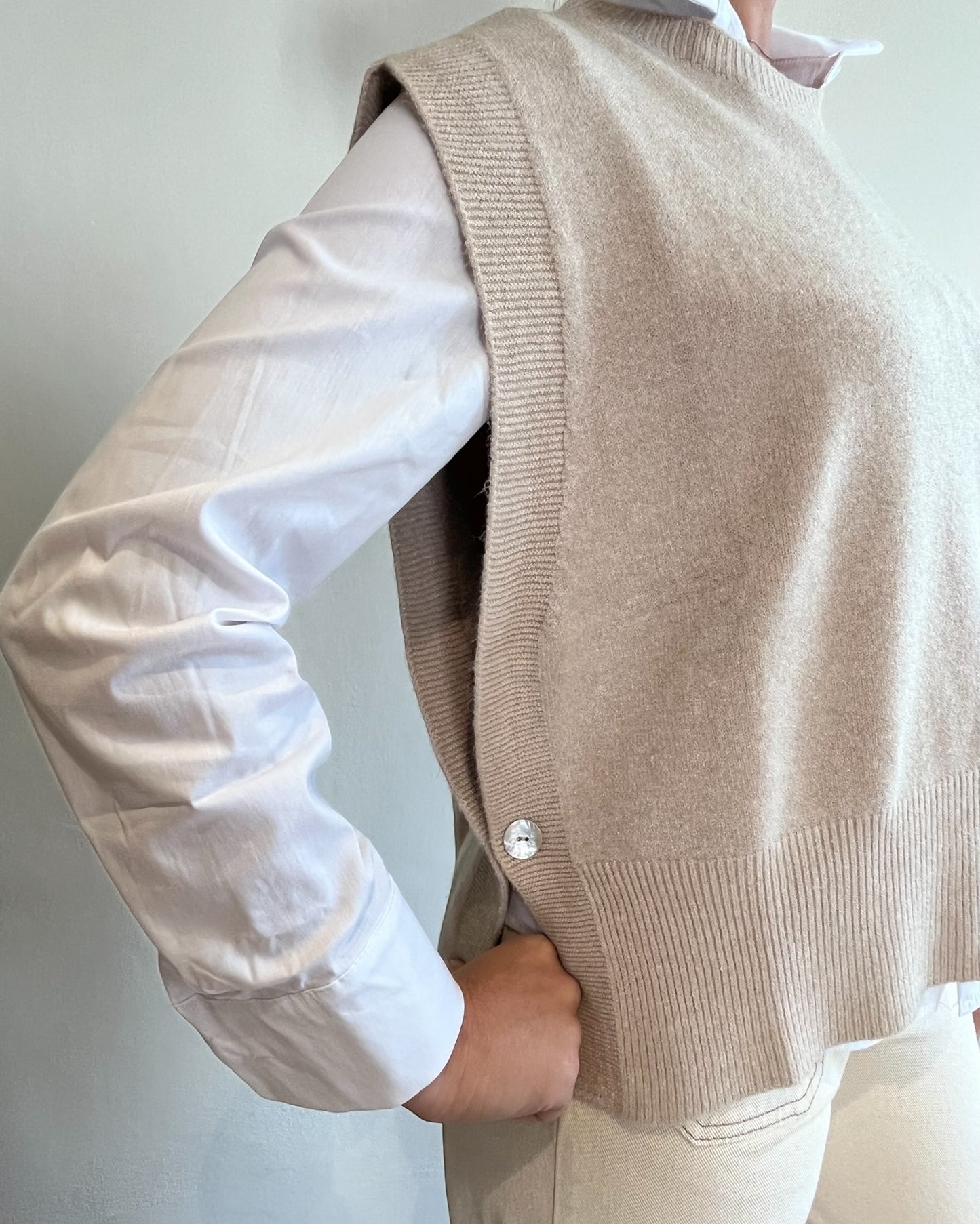 Gilet con bottone laterale art. 57015 TENSIONE IN