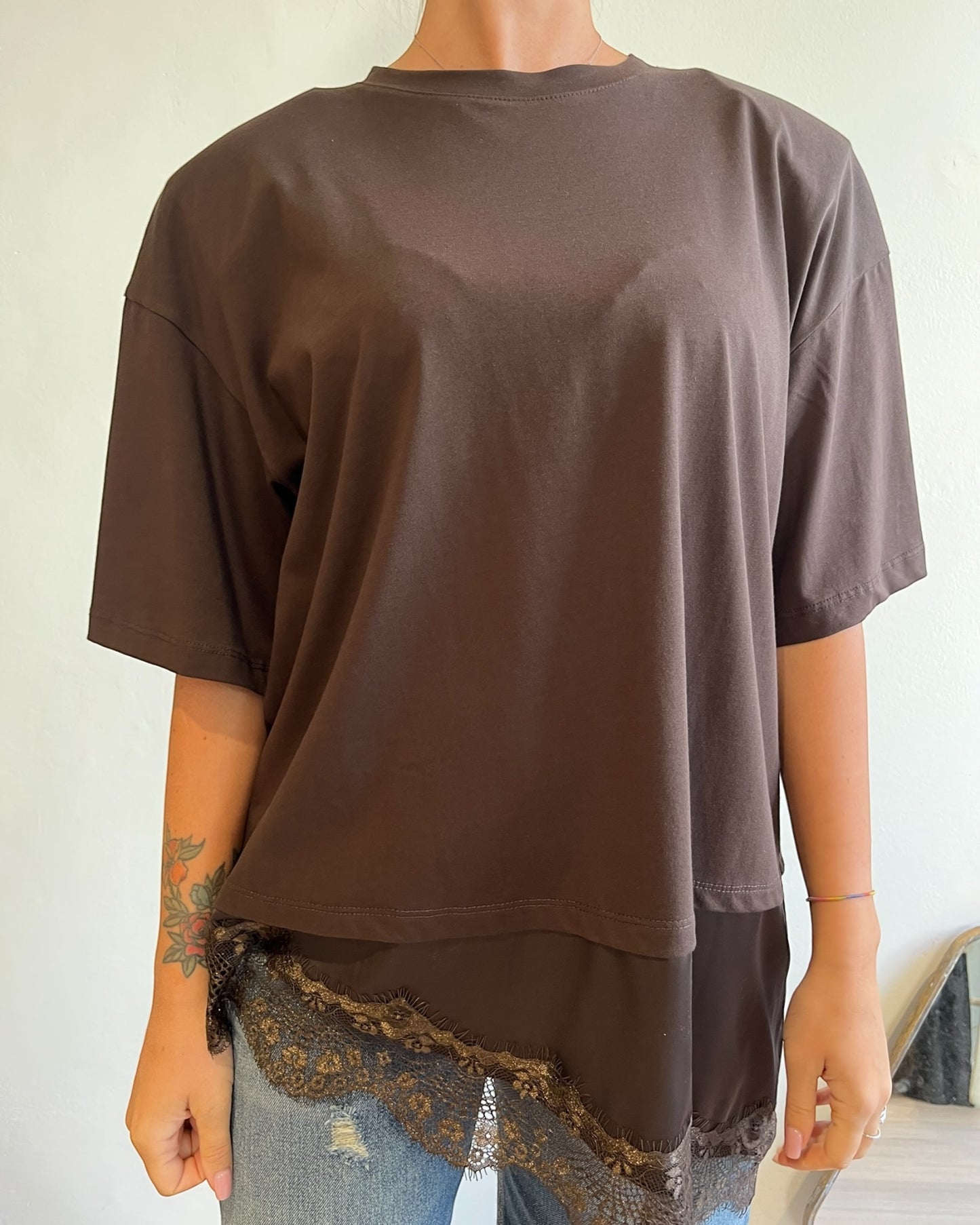 T-shirt spallina con pizzo art. 26M1026 TENSIONE IN