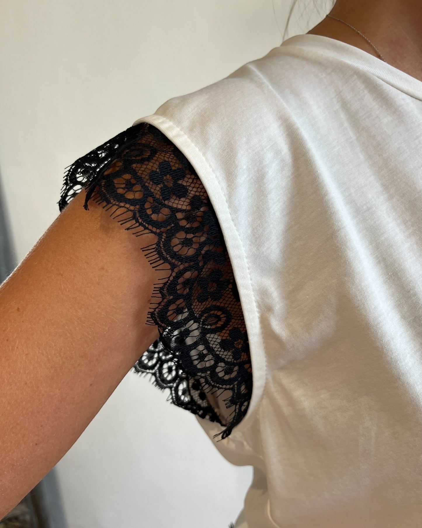 Maglia pizzo art. W25M538 TENSIONE IN
