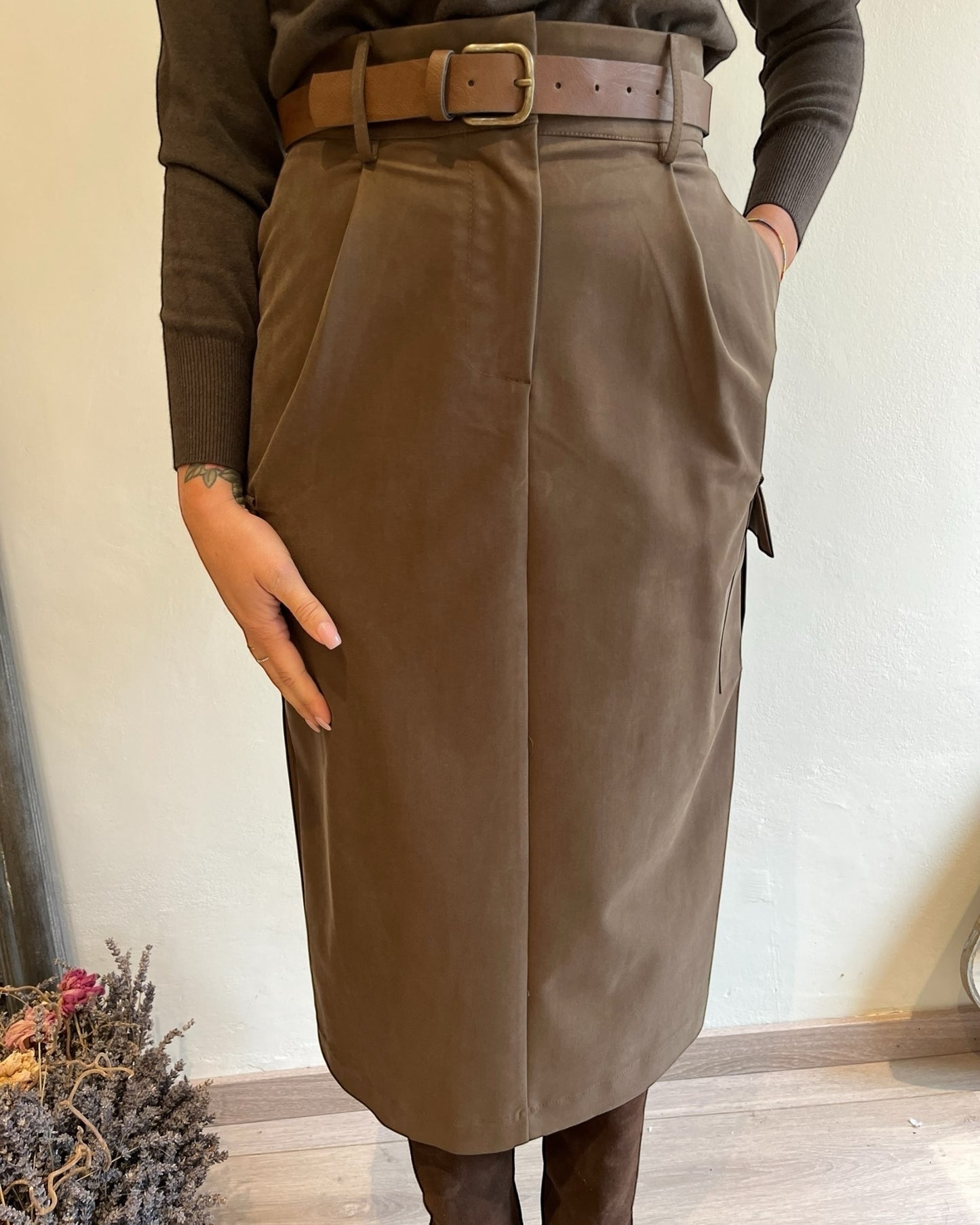 Gonna casimira con pences e tasche art. AI25-6044 TENSIONE IN