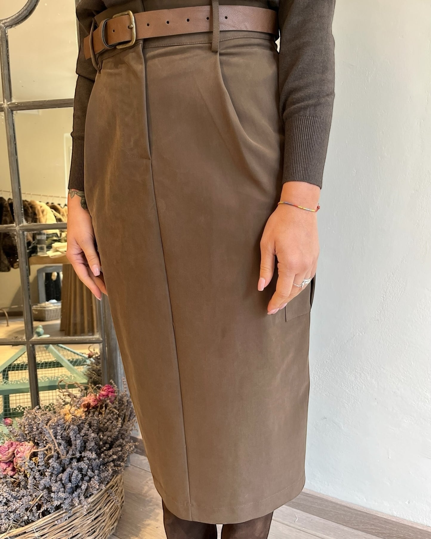 Gonna casimira con pences e tasche art. AI25-6044 TENSIONE IN