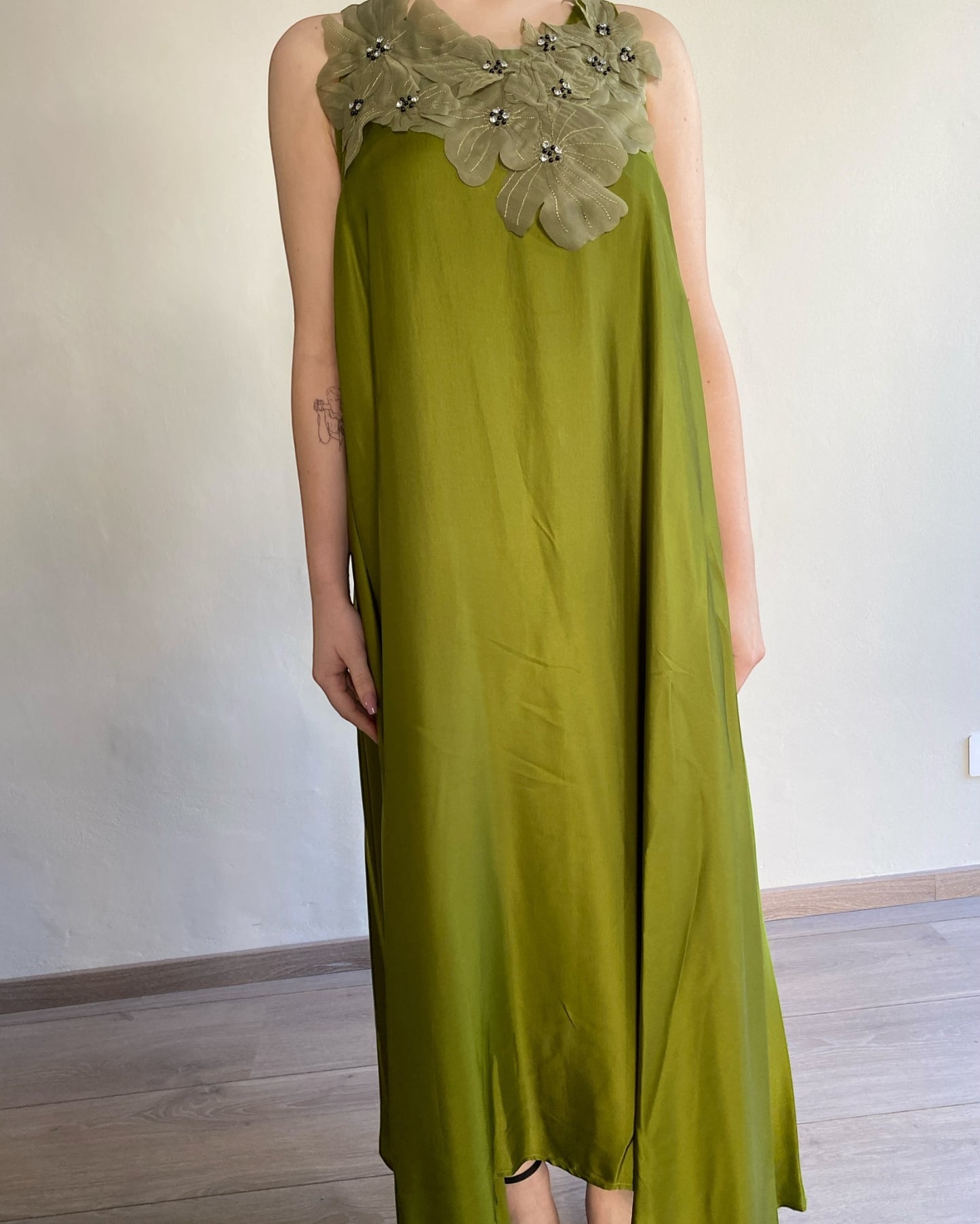 Abito raso con fiori applicati art. ALGVJLSA DIXIE