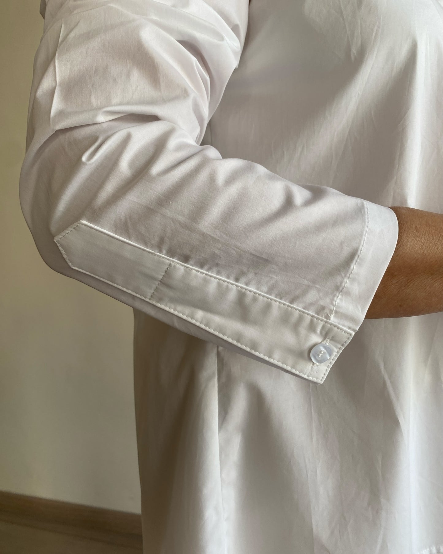 Camicia con pieghe posteriori art. C6568-NT-BAS MOTEL