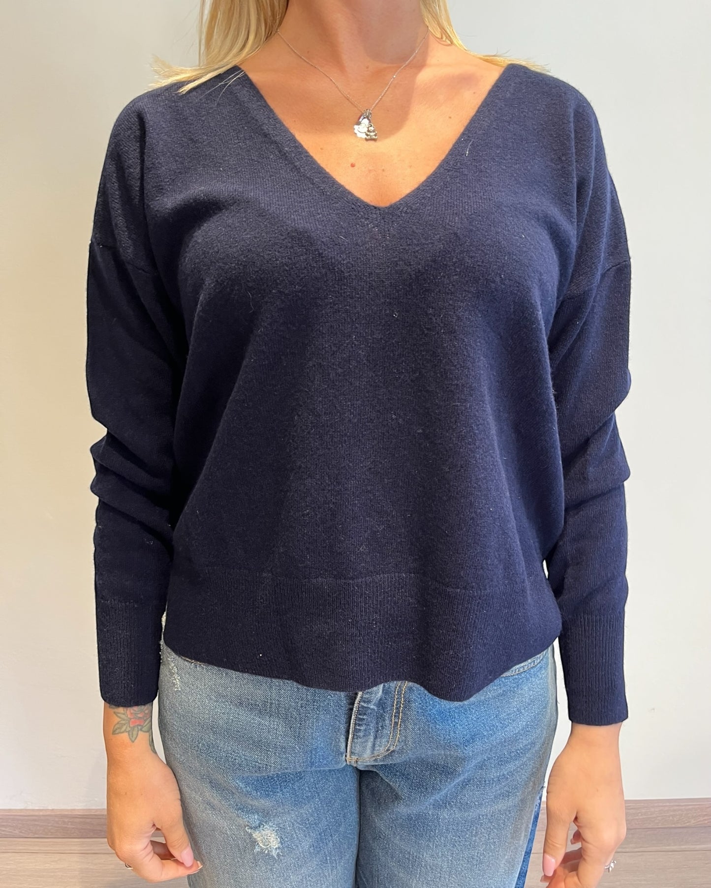 Maglia doppio scollo V con bottoni dietro art. I25/WL544 MOTEL