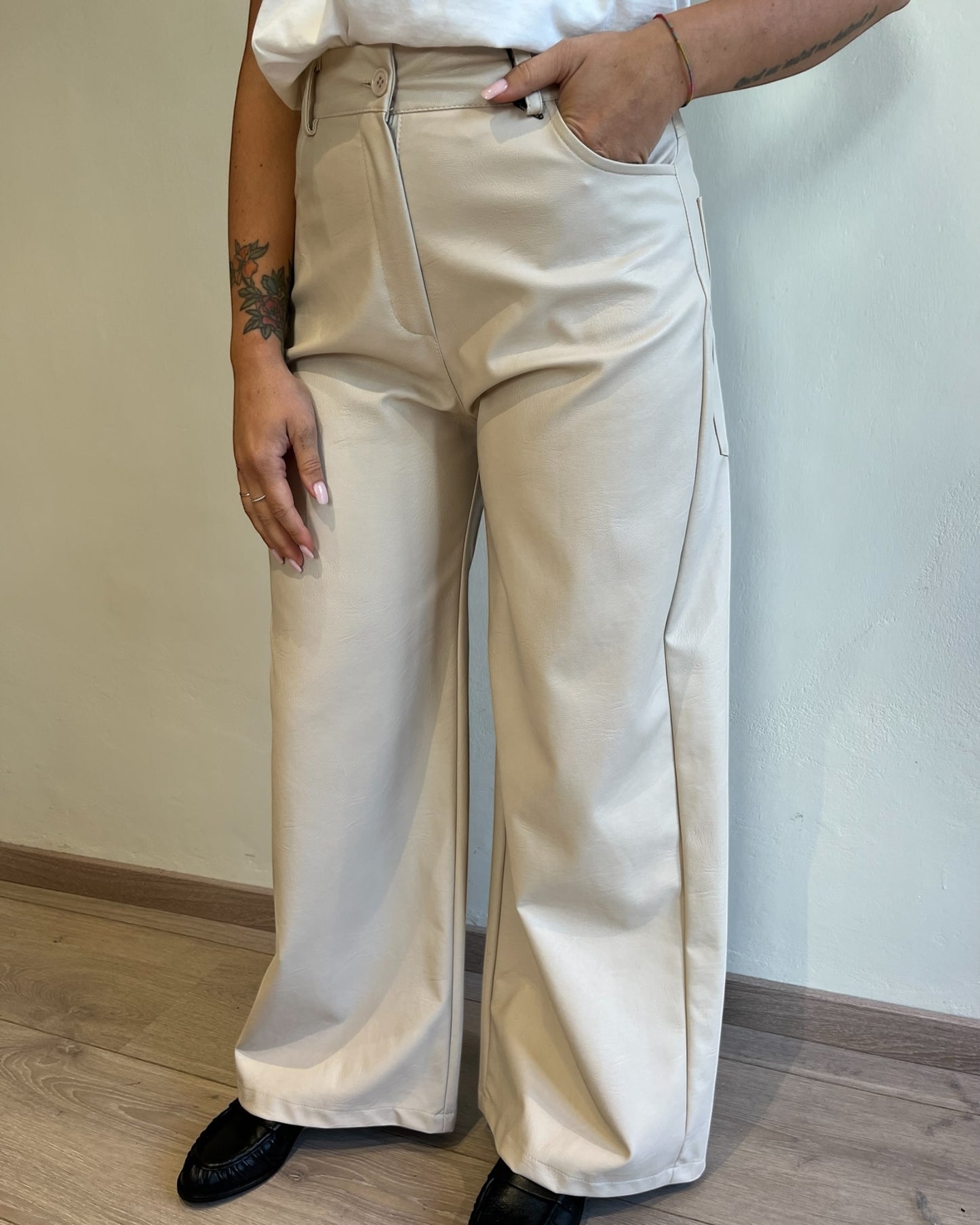 Pantaloni palazzo ecopelle con tasconi art. 224155-PE25