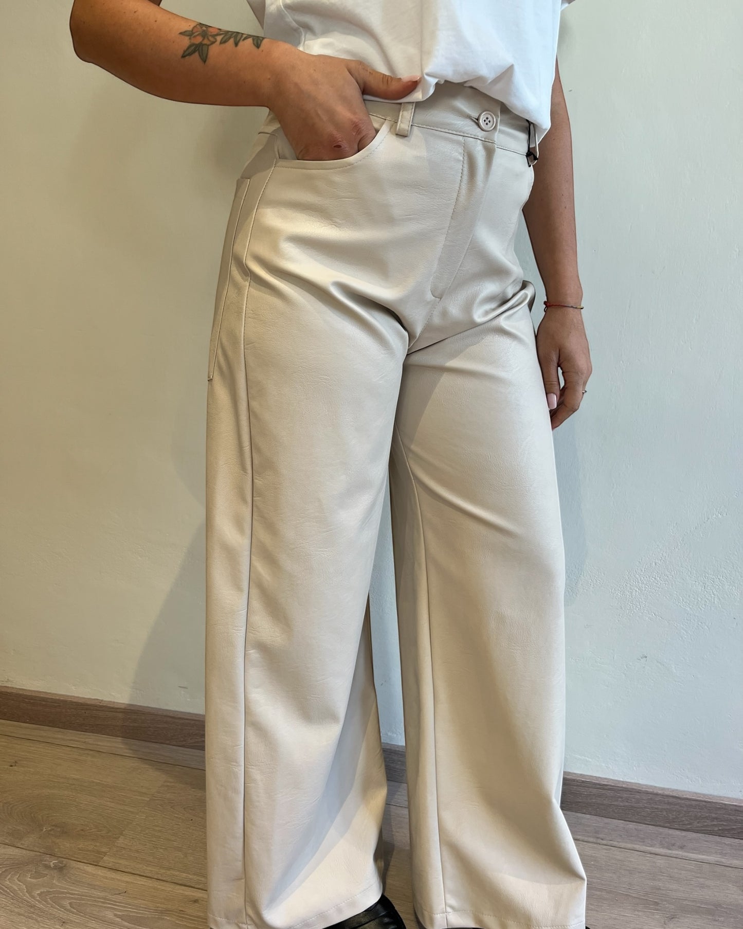Pantaloni palazzo ecopelle con tasconi art. 224155-PE25