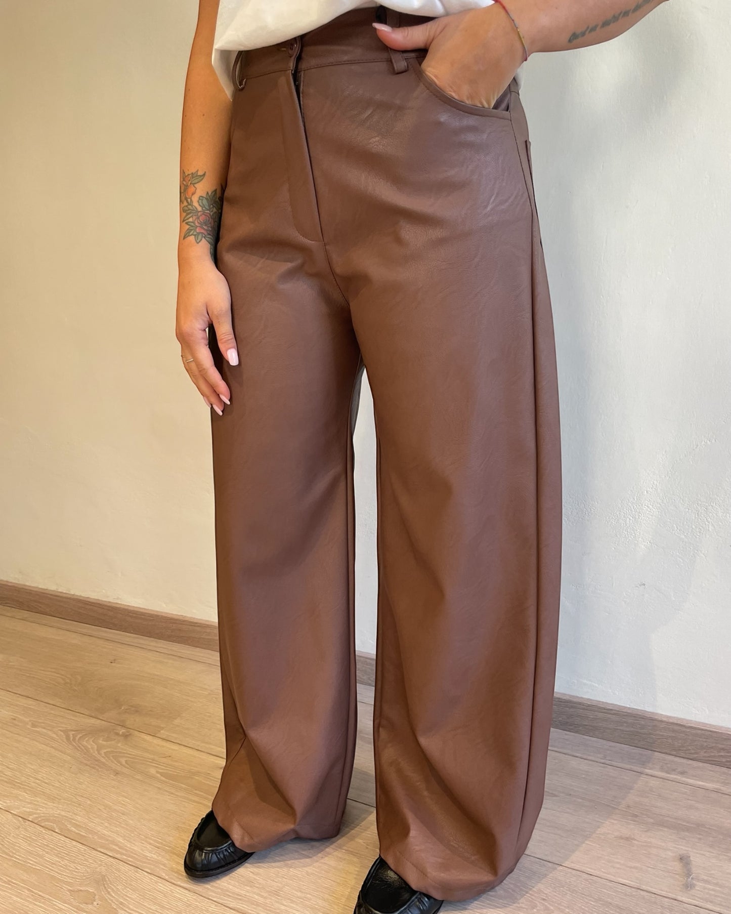 Pantaloni palazzo ecopelle con tasconi art. 224155-PE25
