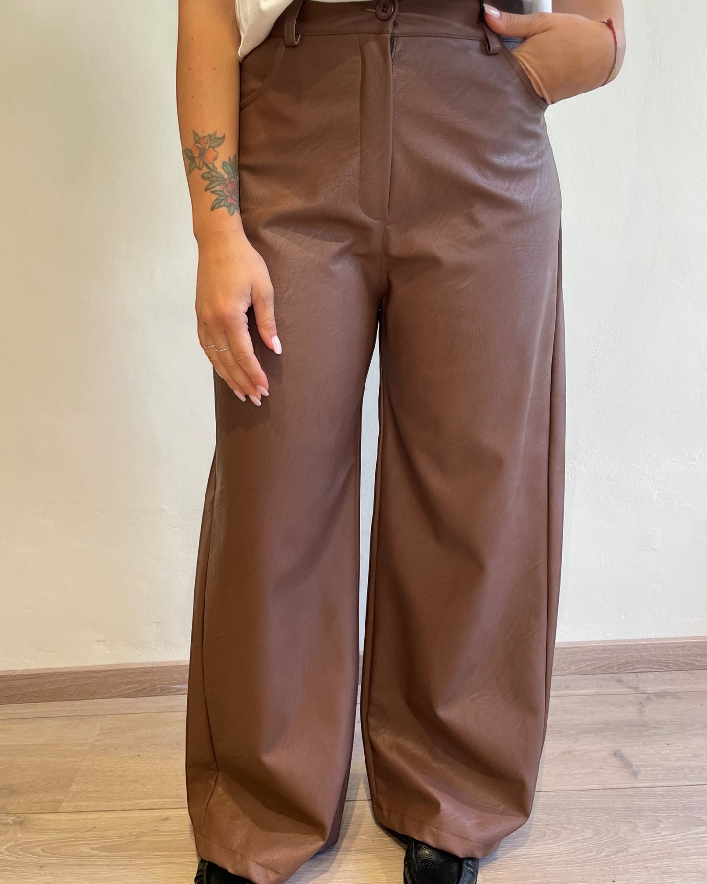 Pantaloni palazzo ecopelle con tasconi art. 224155-PE25