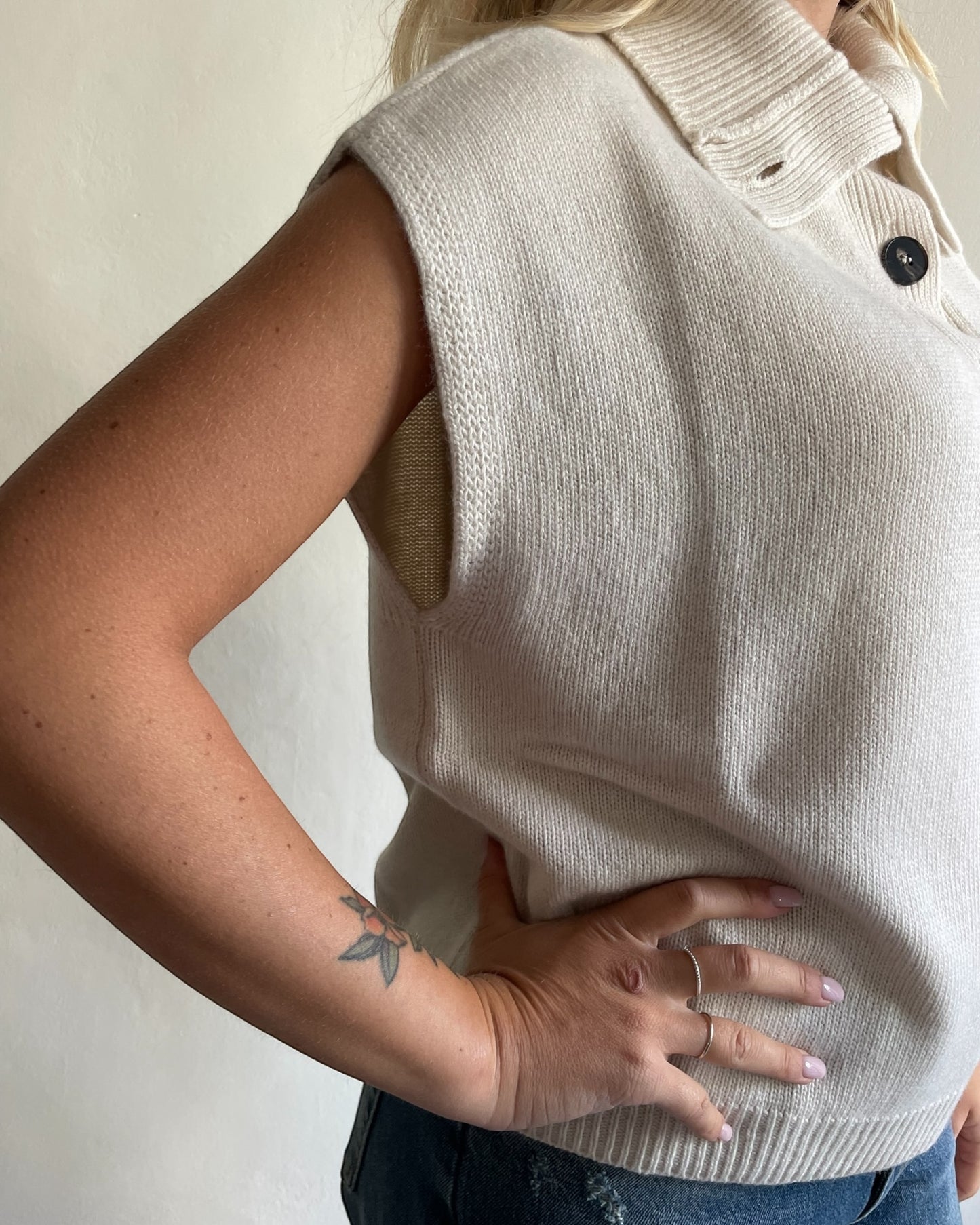 Gilet collo alto e bottoni art. D80966 TENSIONE IN