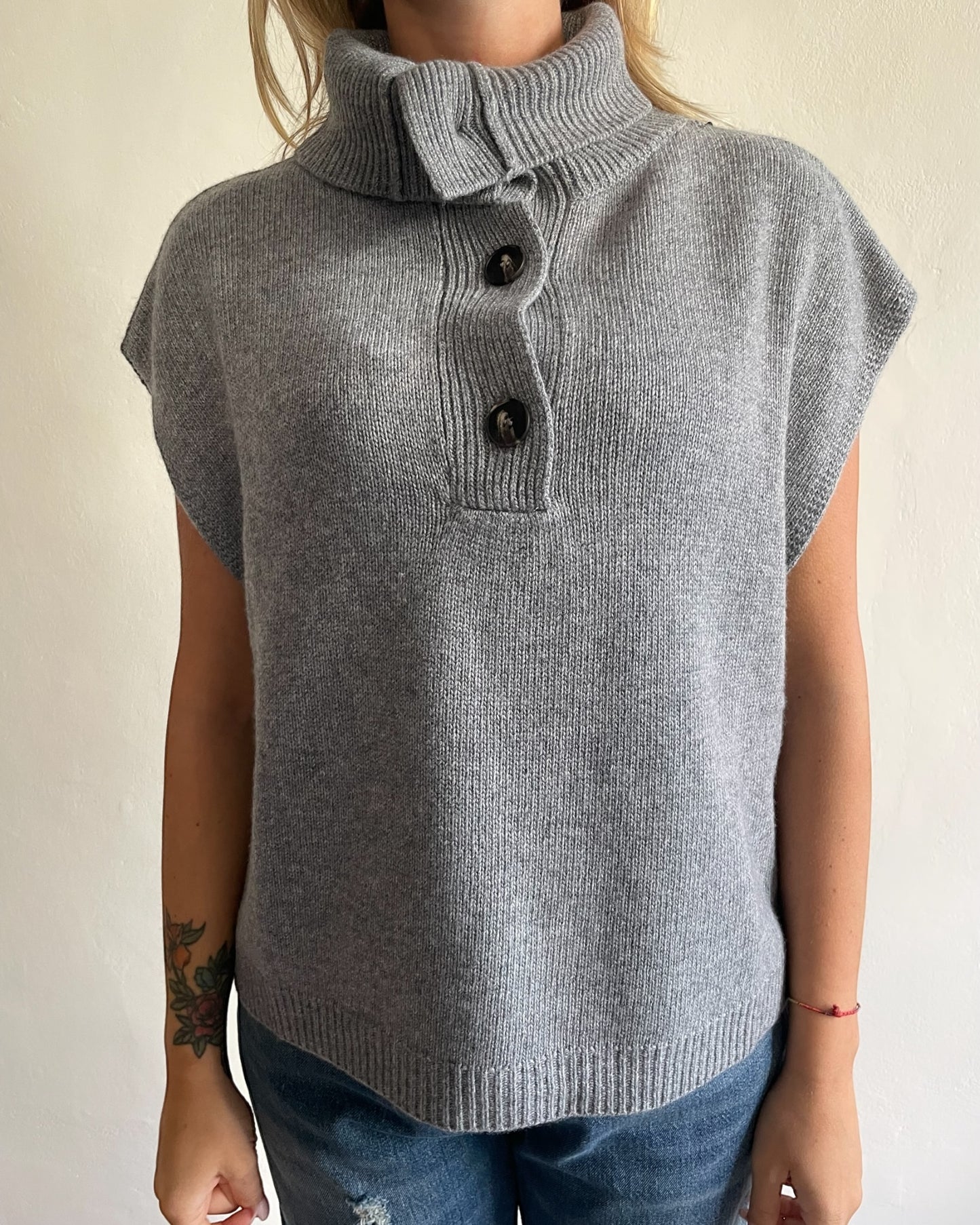 Gilet collo alto e bottoni art. D80966 TENSIONE IN