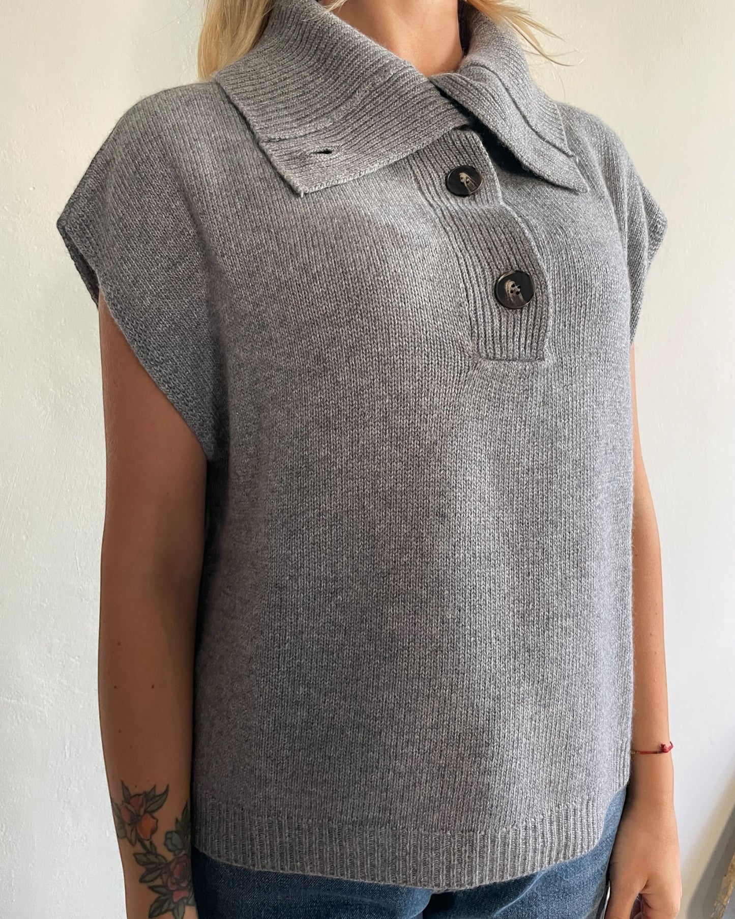 Gilet collo alto e bottoni art. D80966 TENSIONE IN