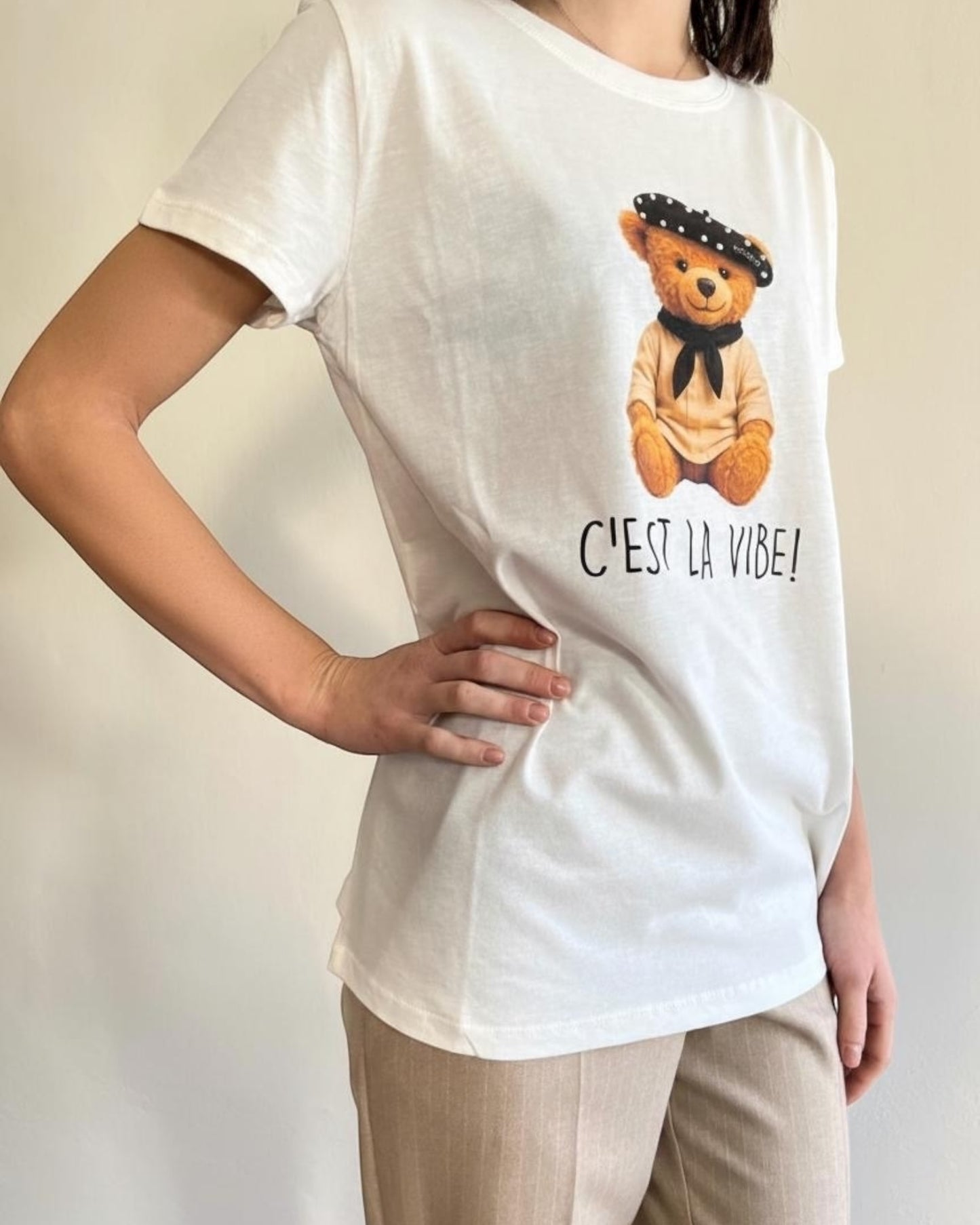 T-shirt orsetto “ c’est la vibe!” art. RF0598 VICOLO