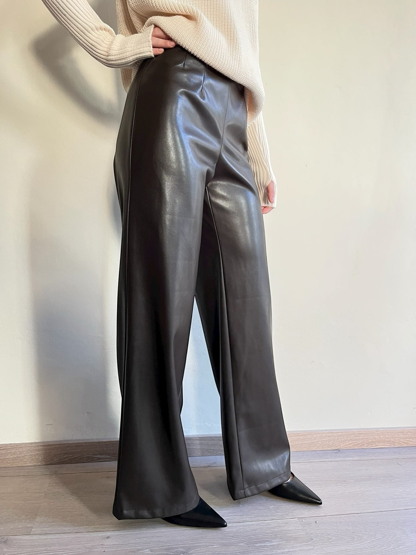 Pantalone ecopelle con elastico in vita art. 225219 TENSIONE IN