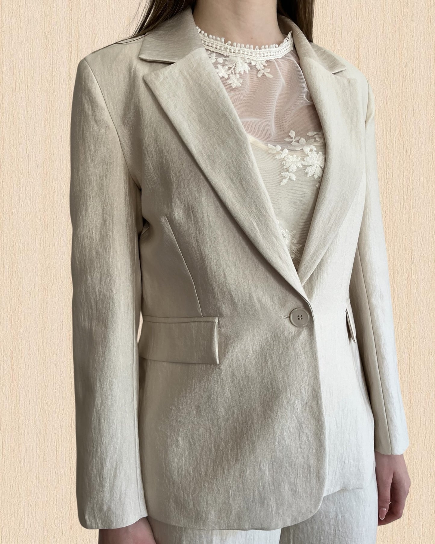 Tailleur giacca monopetto + pantalone palazzo e cintura in ecopelle TENSIONE IN