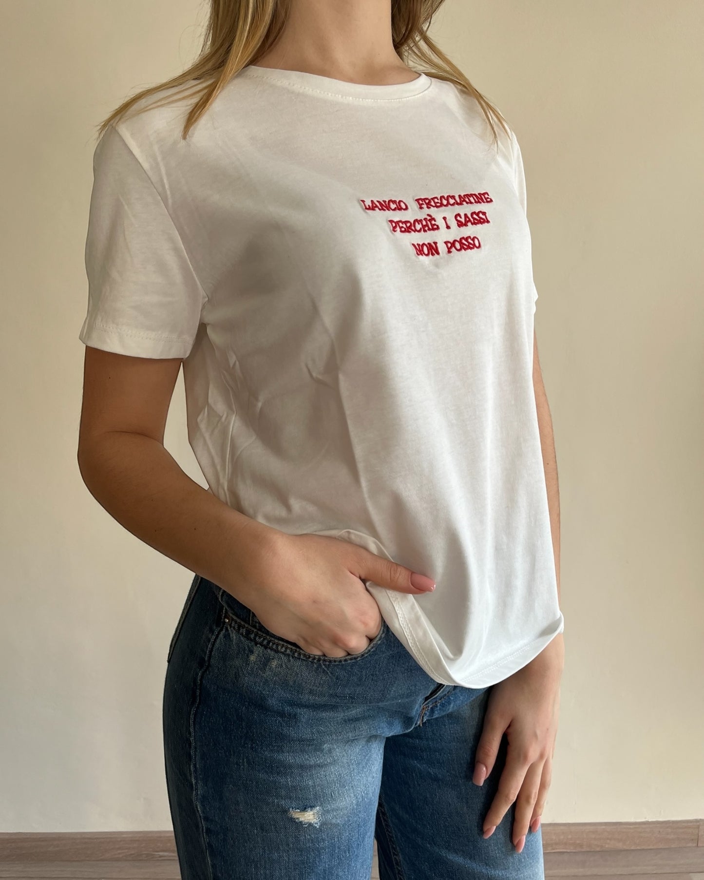T-shirt con scritte CHEAP&CHIC