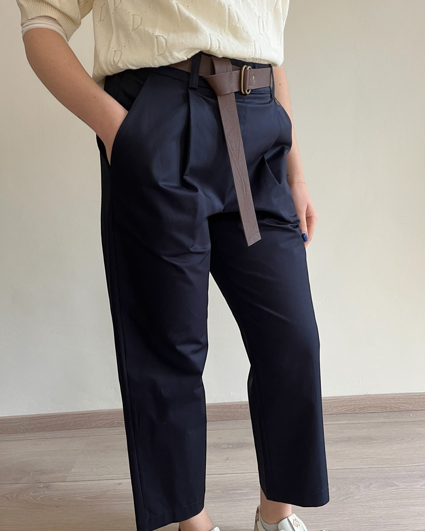 Pantalone carrot con cintura ecopelle art. PDI2URVA DIXIE