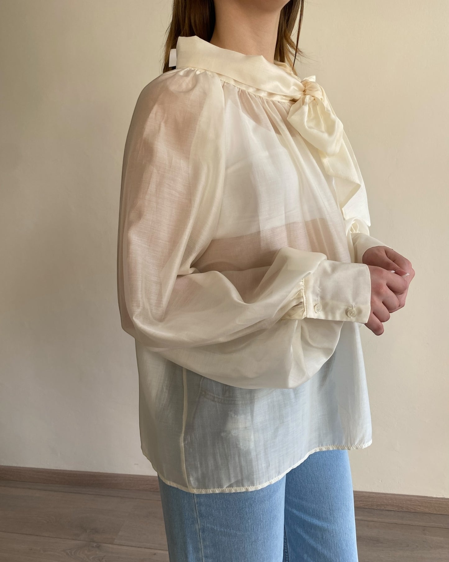 Blusa con fiocco e manica palloncino art. TD0587 VICOLO