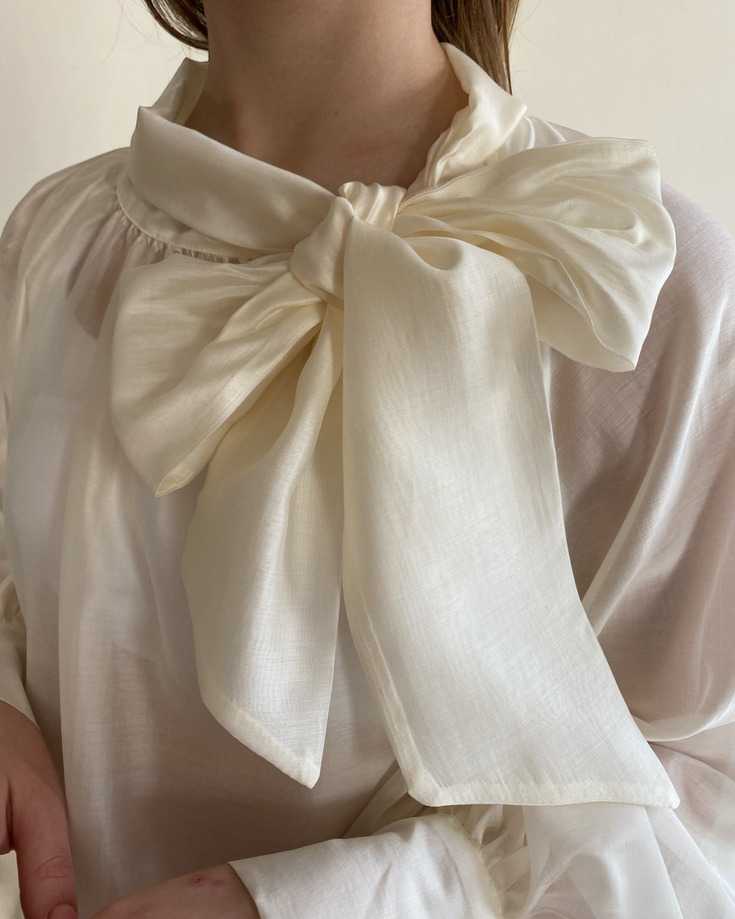 Blusa con fiocco e manica palloncino art. TD0587 VICOLO