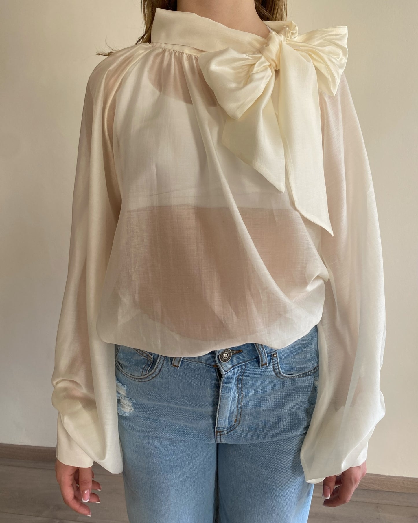 Blusa con fiocco e manica palloncino art. TD0587 VICOLO