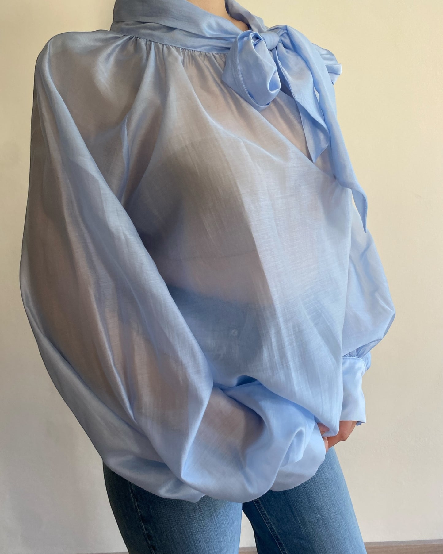 Blusa con fiocco e manica palloncino art. TD0587 VICOLO