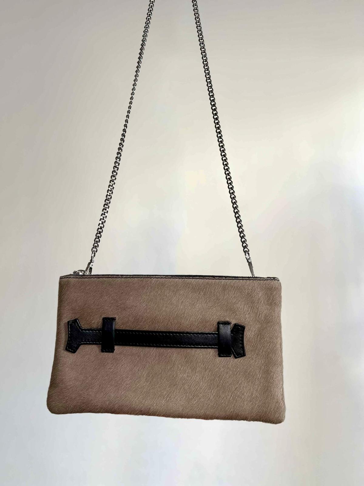 Pochette in cavallino con catenella