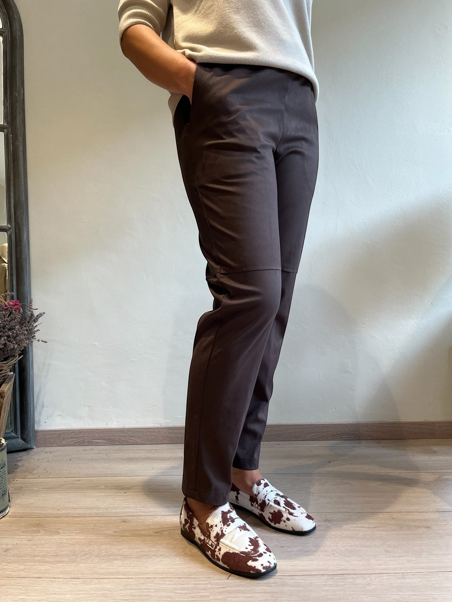 Pantalone jogging in eco daino art.L24YB SPINACIO Lola di Sandro ferrone