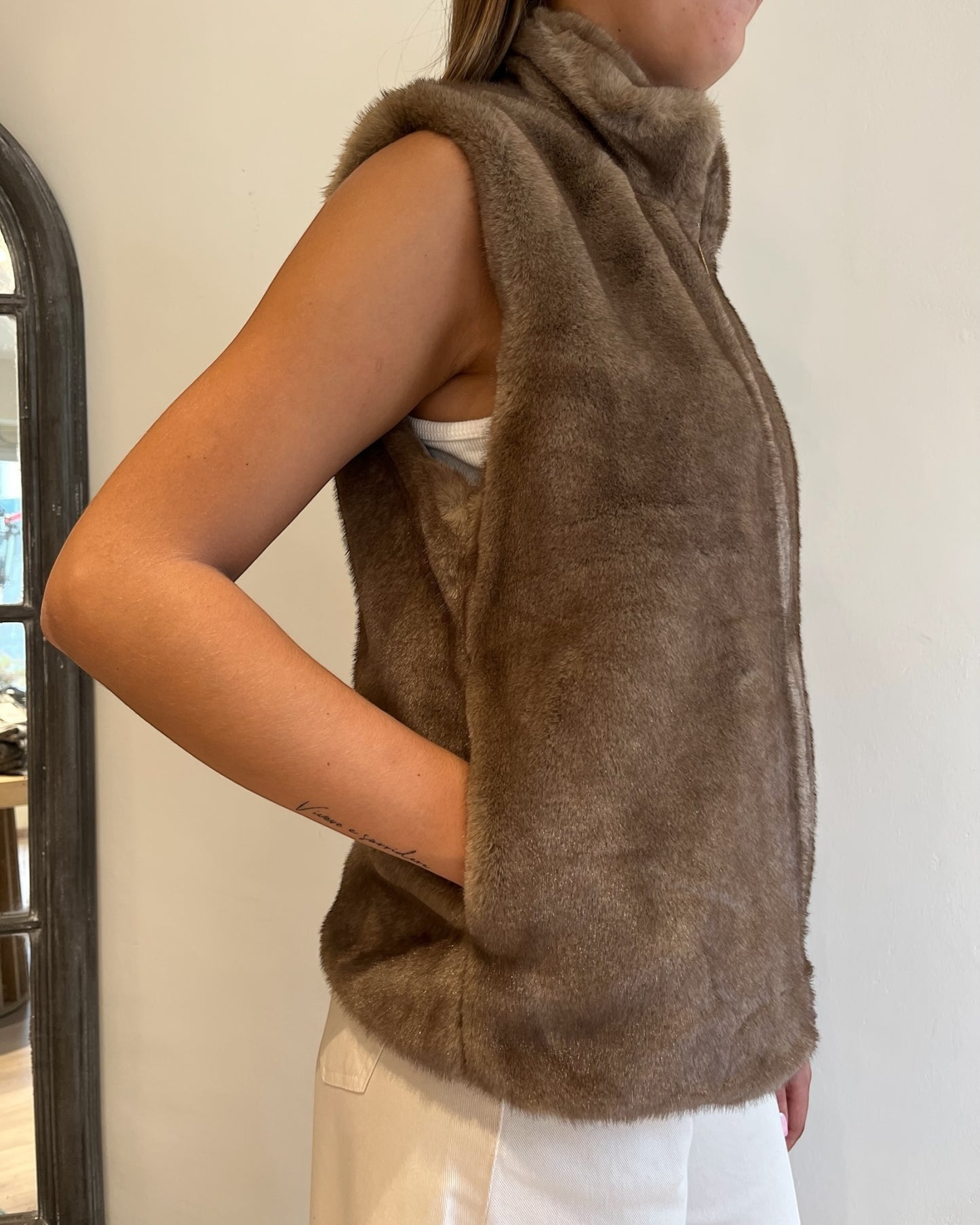Gilet ecopelliccia con cerniera art. 0575 CHEAP&CHIC