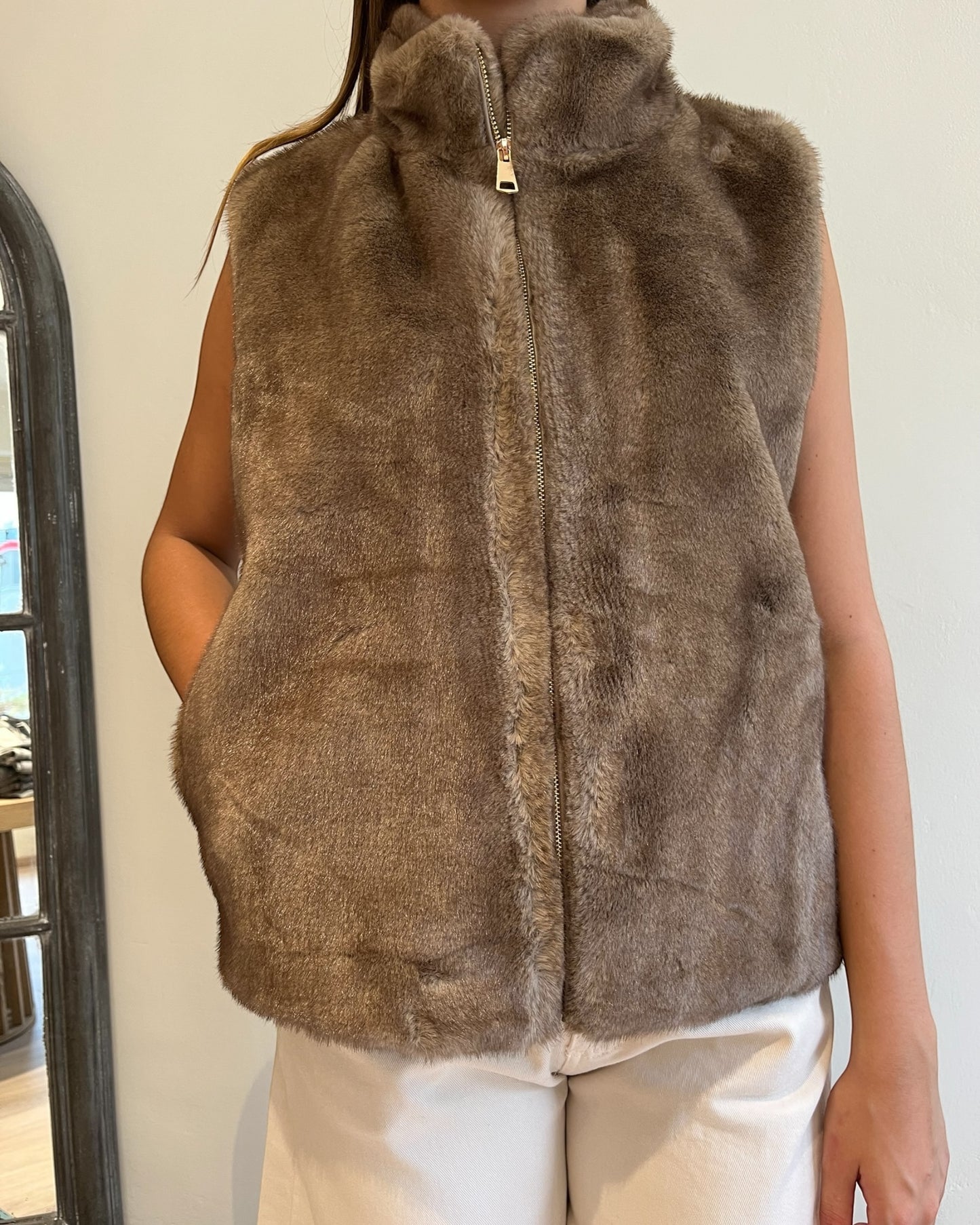 Gilet ecopelliccia con cerniera art. 0575 CHEAP&CHIC