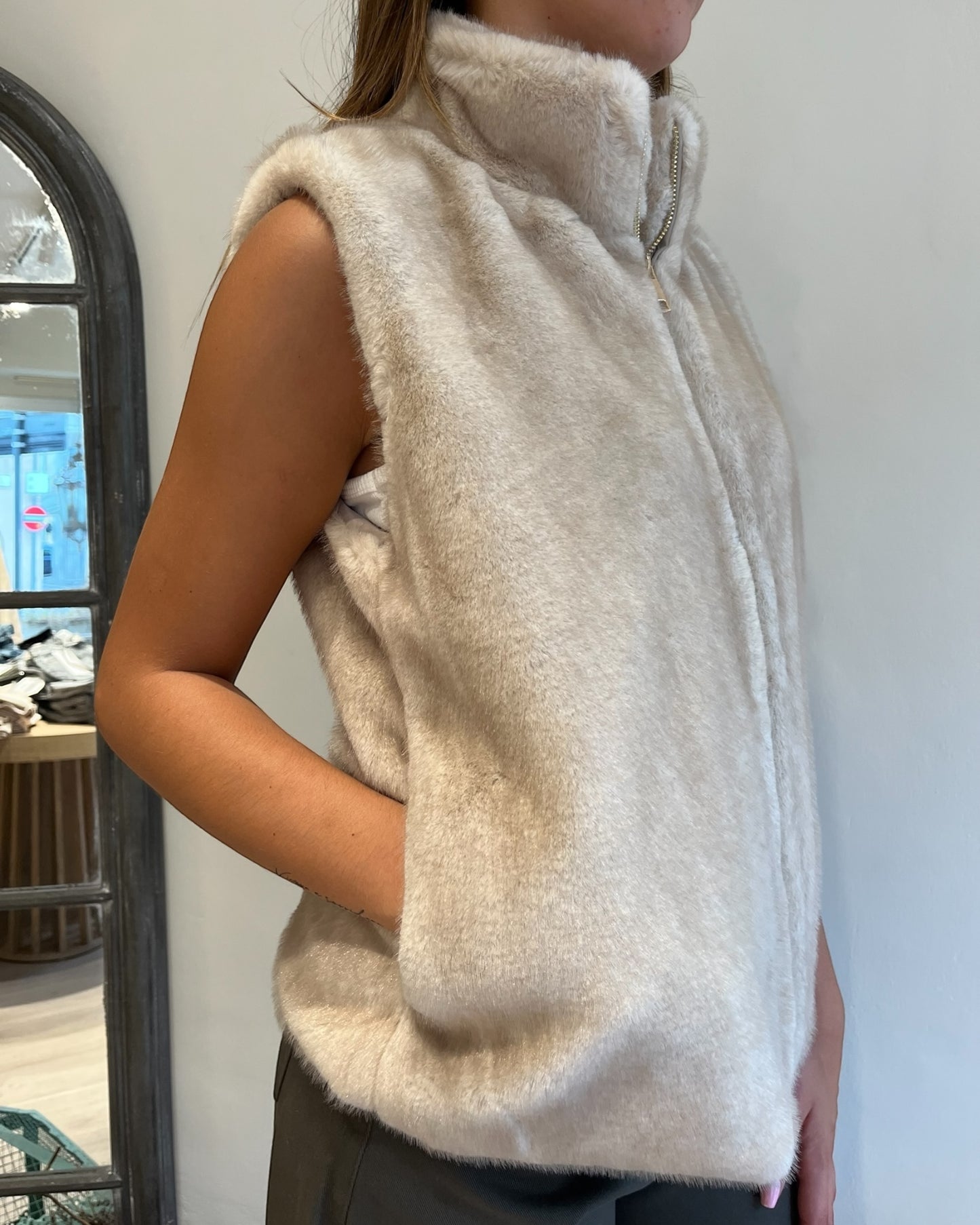 Gilet ecopelliccia con cerniera art. 0575 CHEAP&CHIC