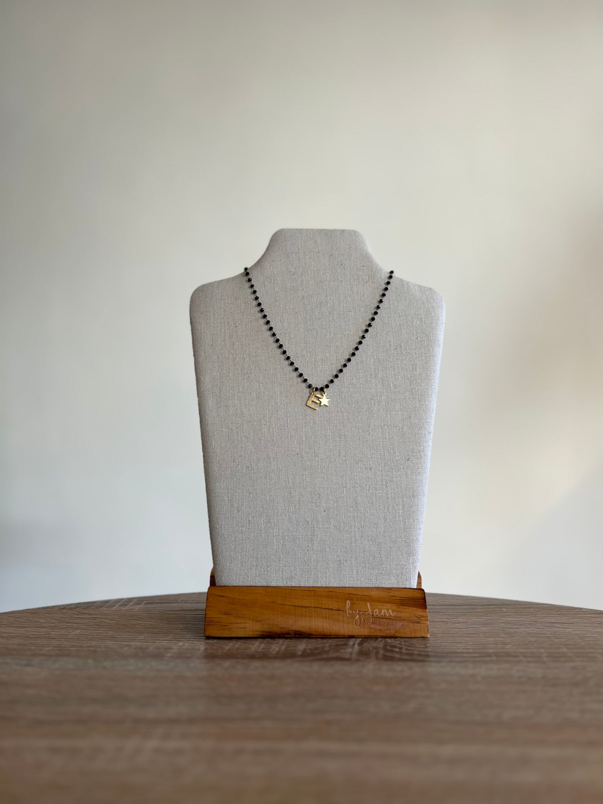 Collana con Perline e Lettera
