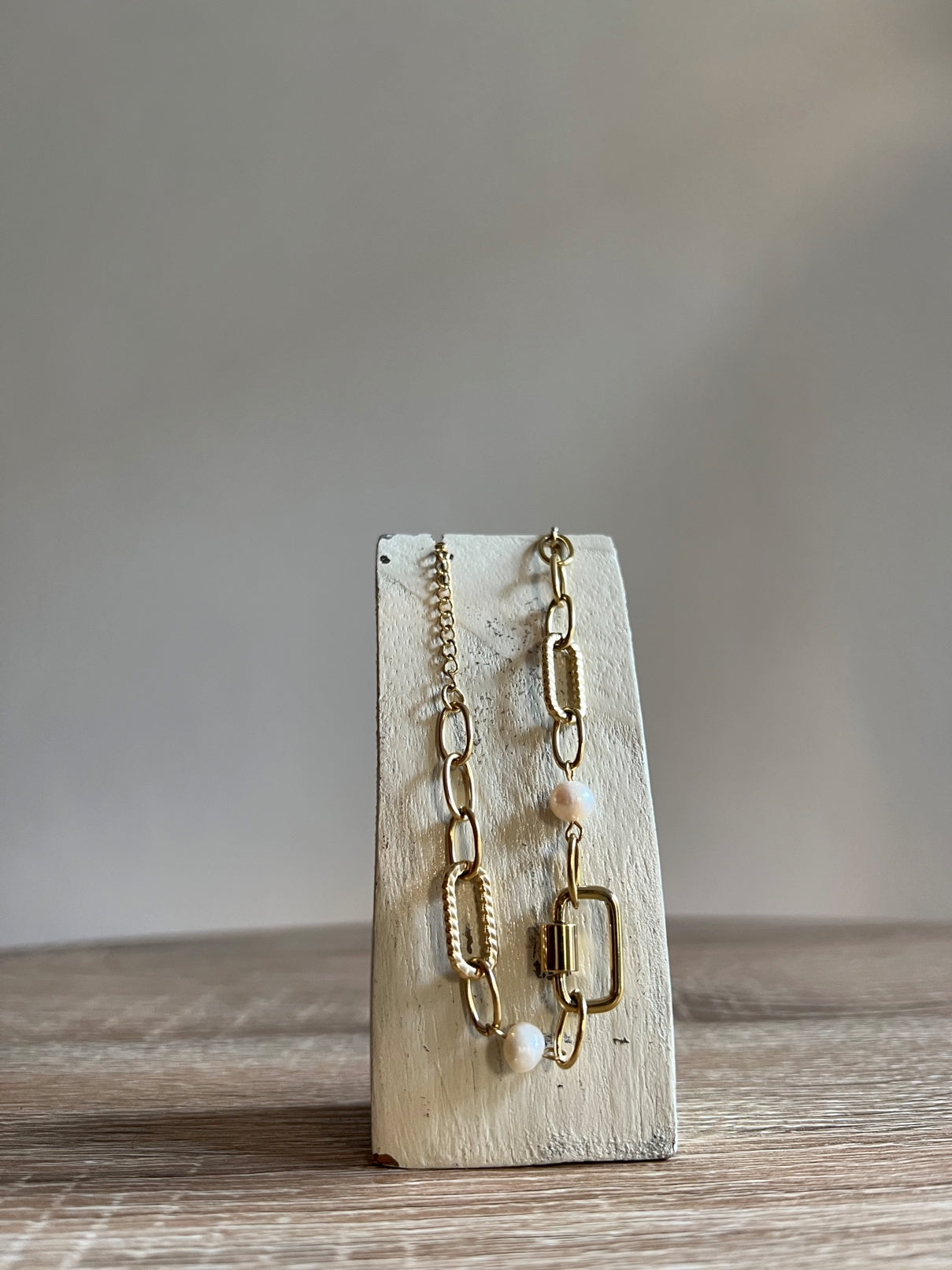 Bracciale Catena e Perle Bianche