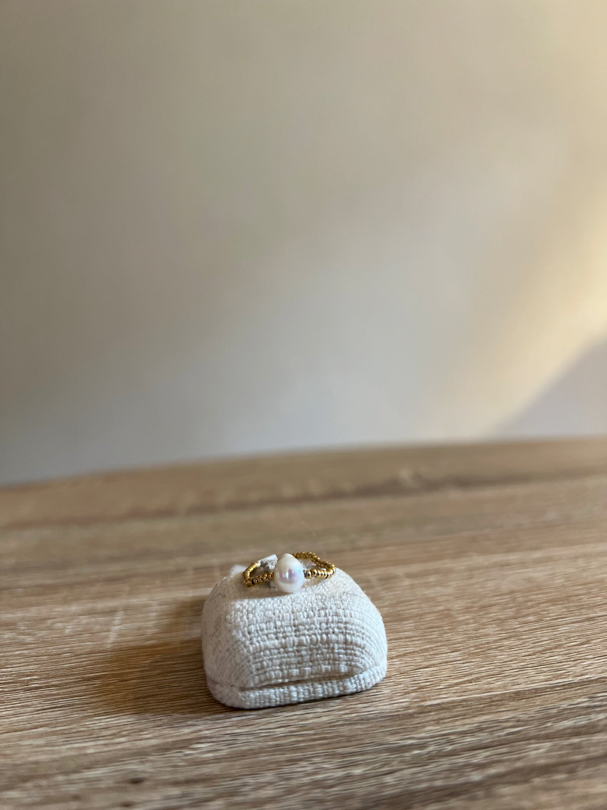 Anello elastico con Perla Centrale