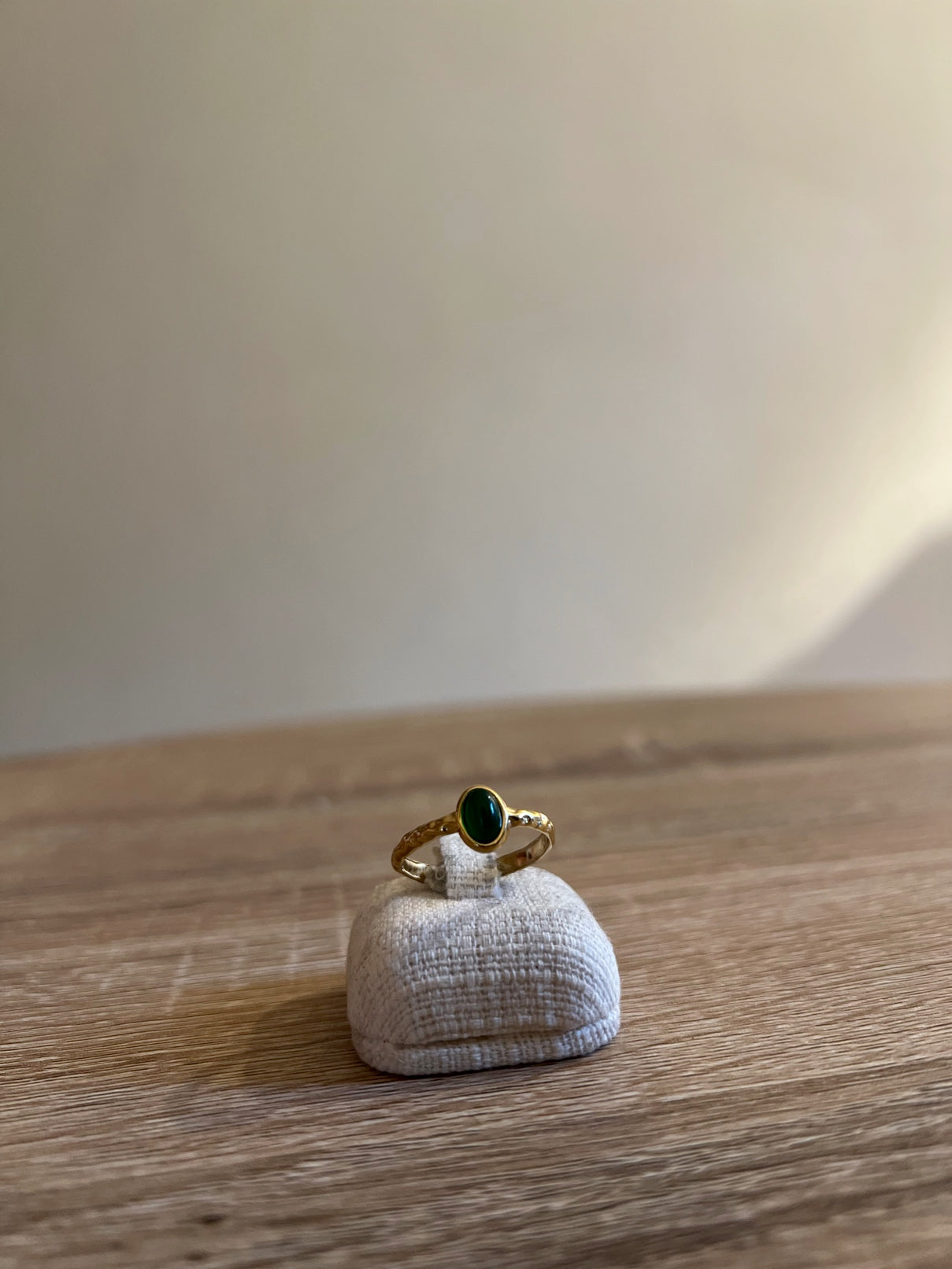 Anello Semplice con Pietra Ovale Verde