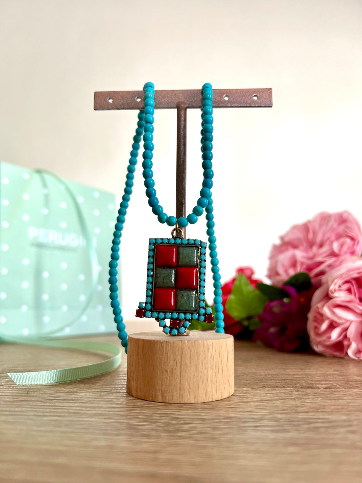 Collana con perline turchesi e pendente geometrico DIMITRIADIS