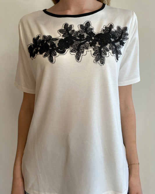 T-shirt bicolore con fiori ricamati art. 21988 CARLA FERRONI
