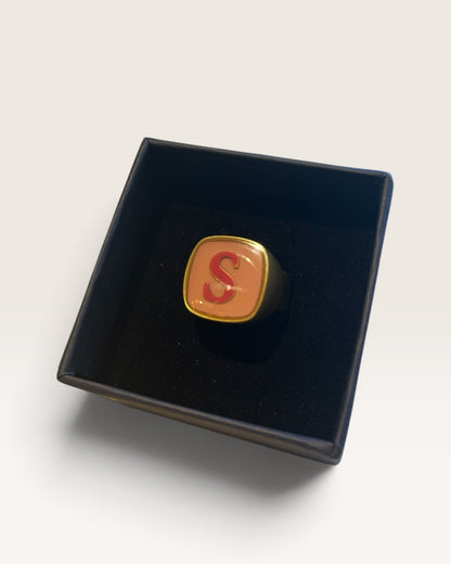 Anello con iniziale UNIQUE